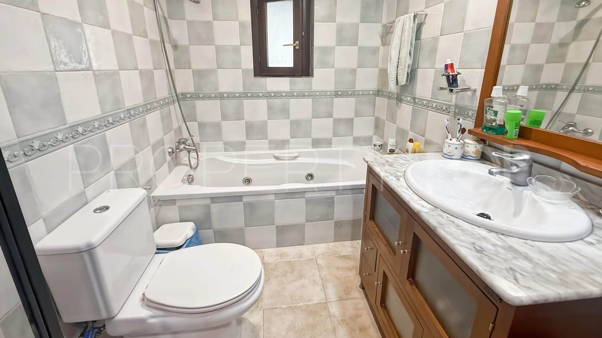 2 bedrooms Estepona flat for sale