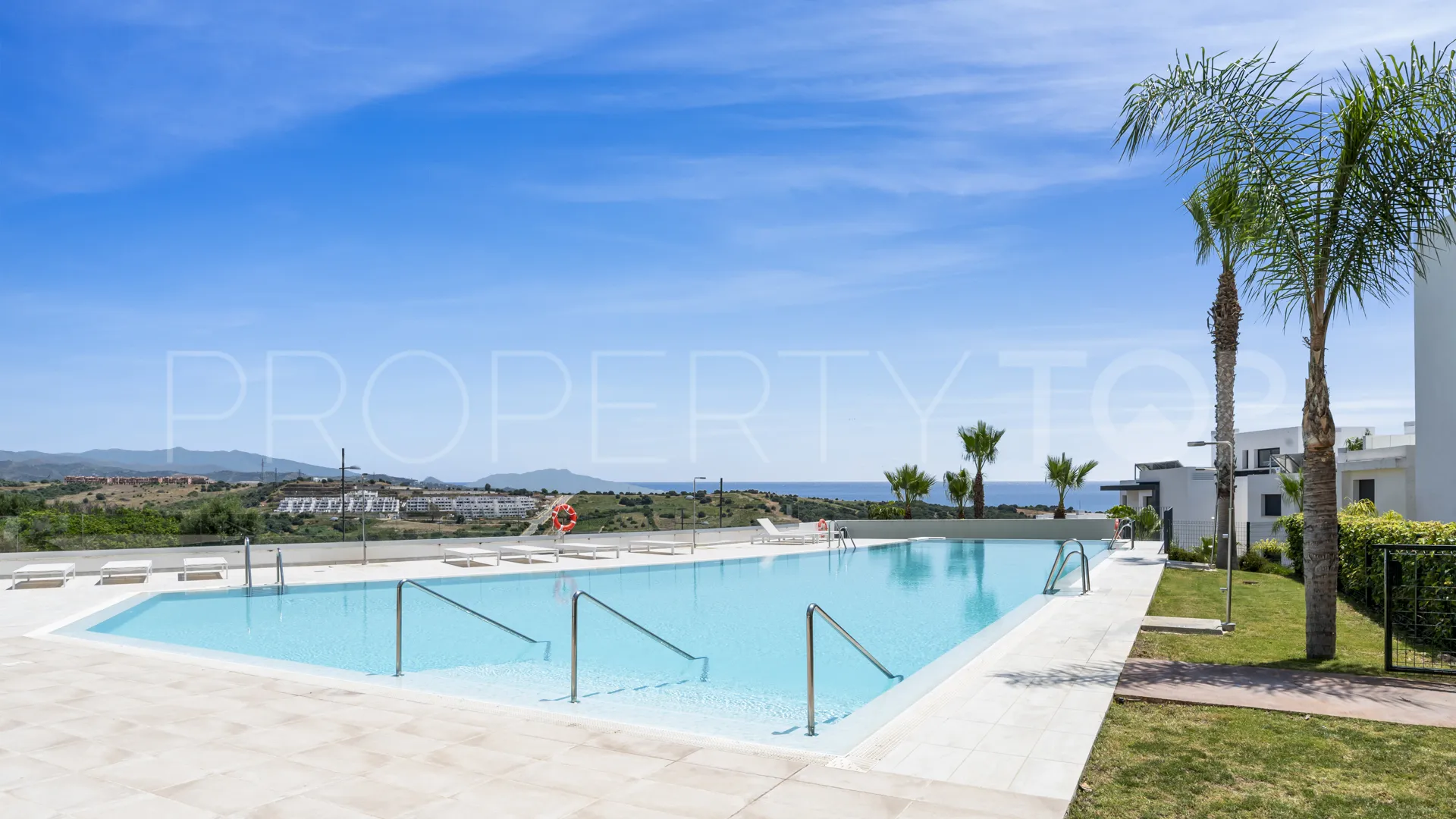 Se vende apartamento planta baja en Estepona Golf