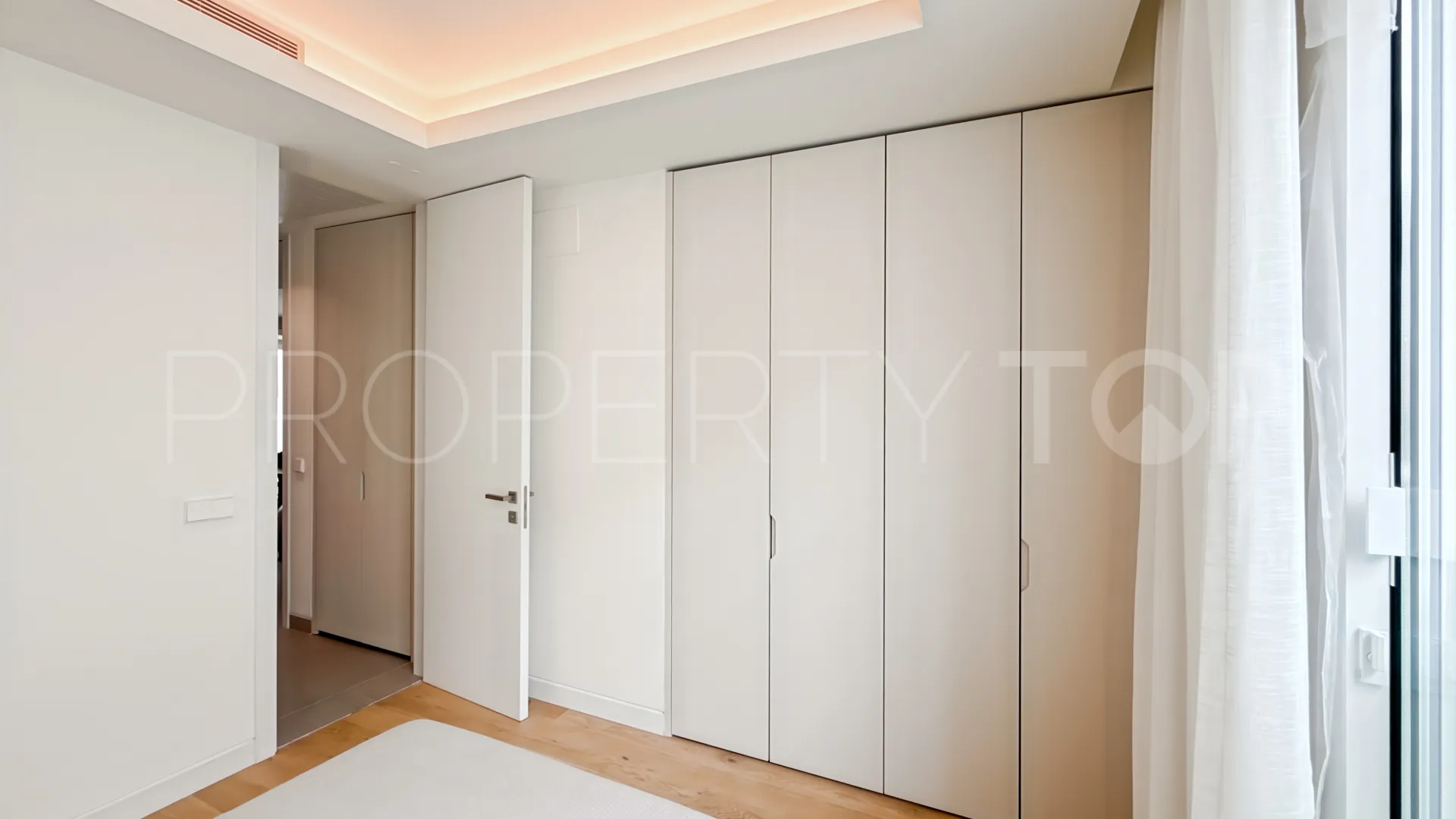 Apartment for sale in Estepona Puerto