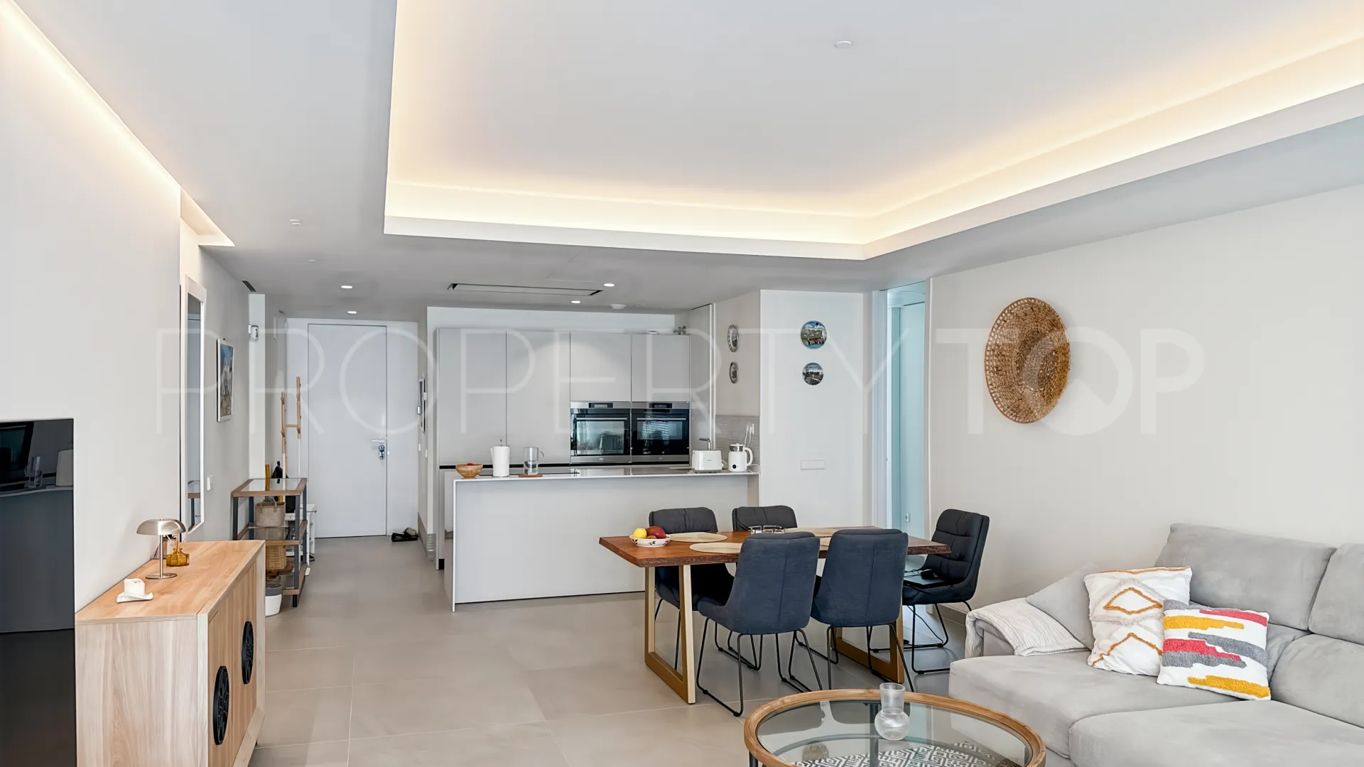 Apartment for sale in Estepona Puerto