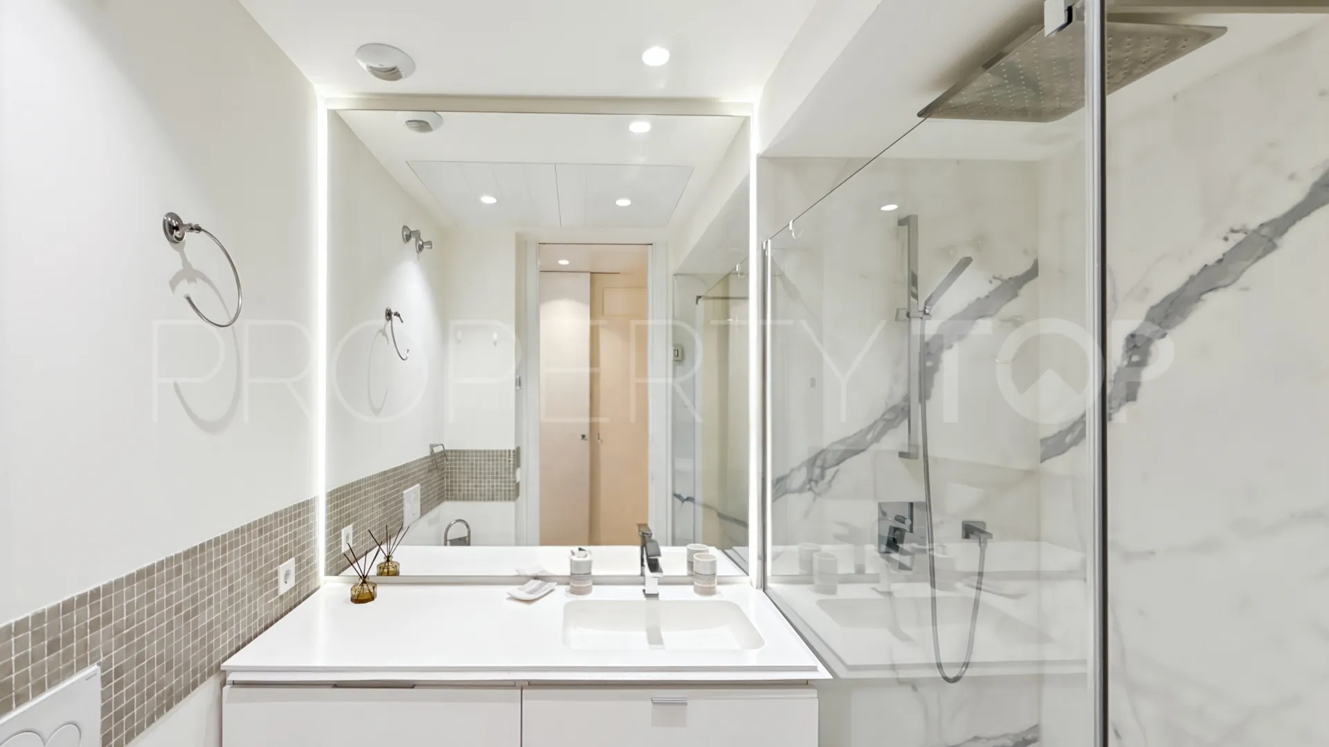 Apartment for sale in Estepona Puerto