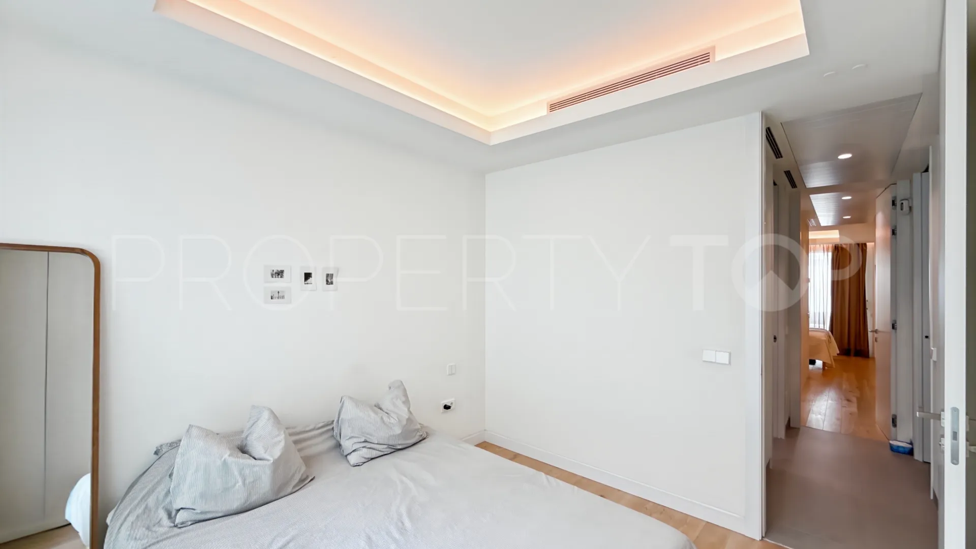 Apartment for sale in Estepona Puerto