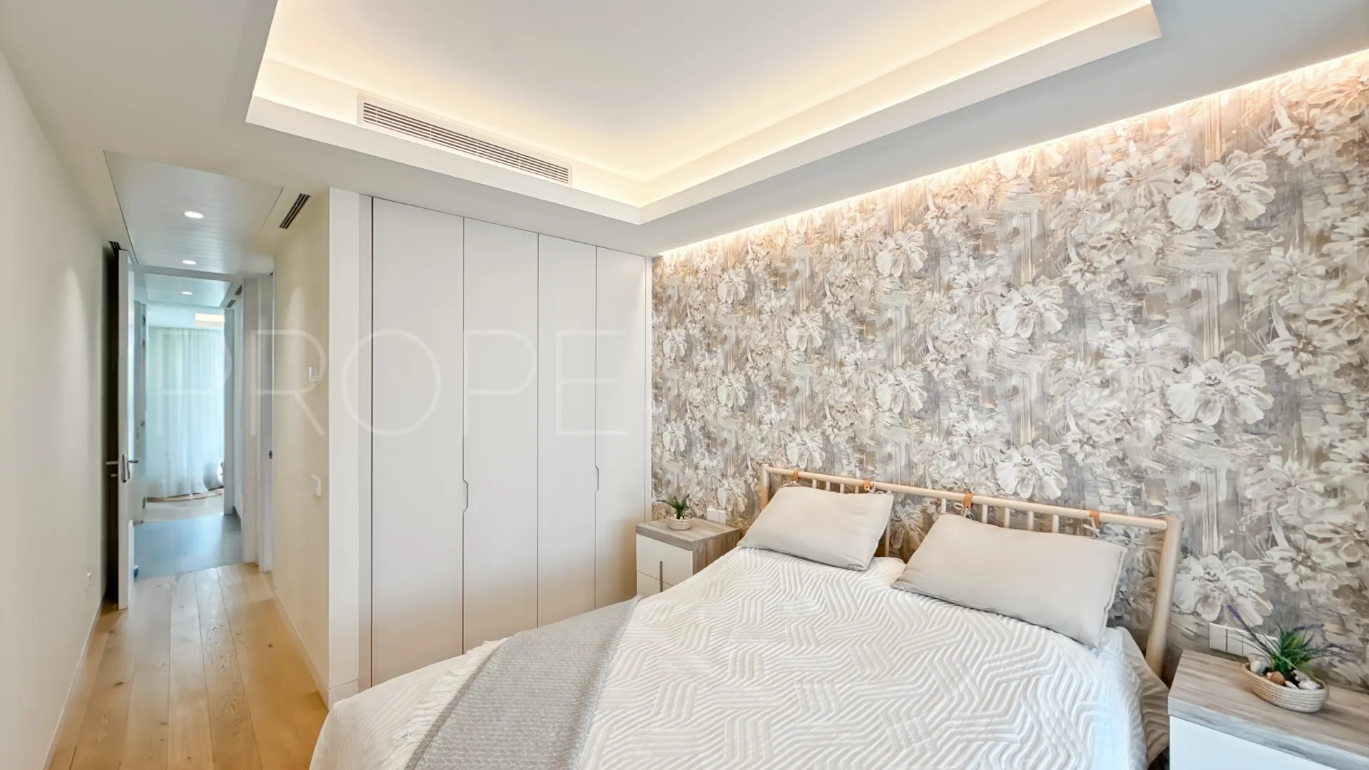 Apartment for sale in Estepona Puerto