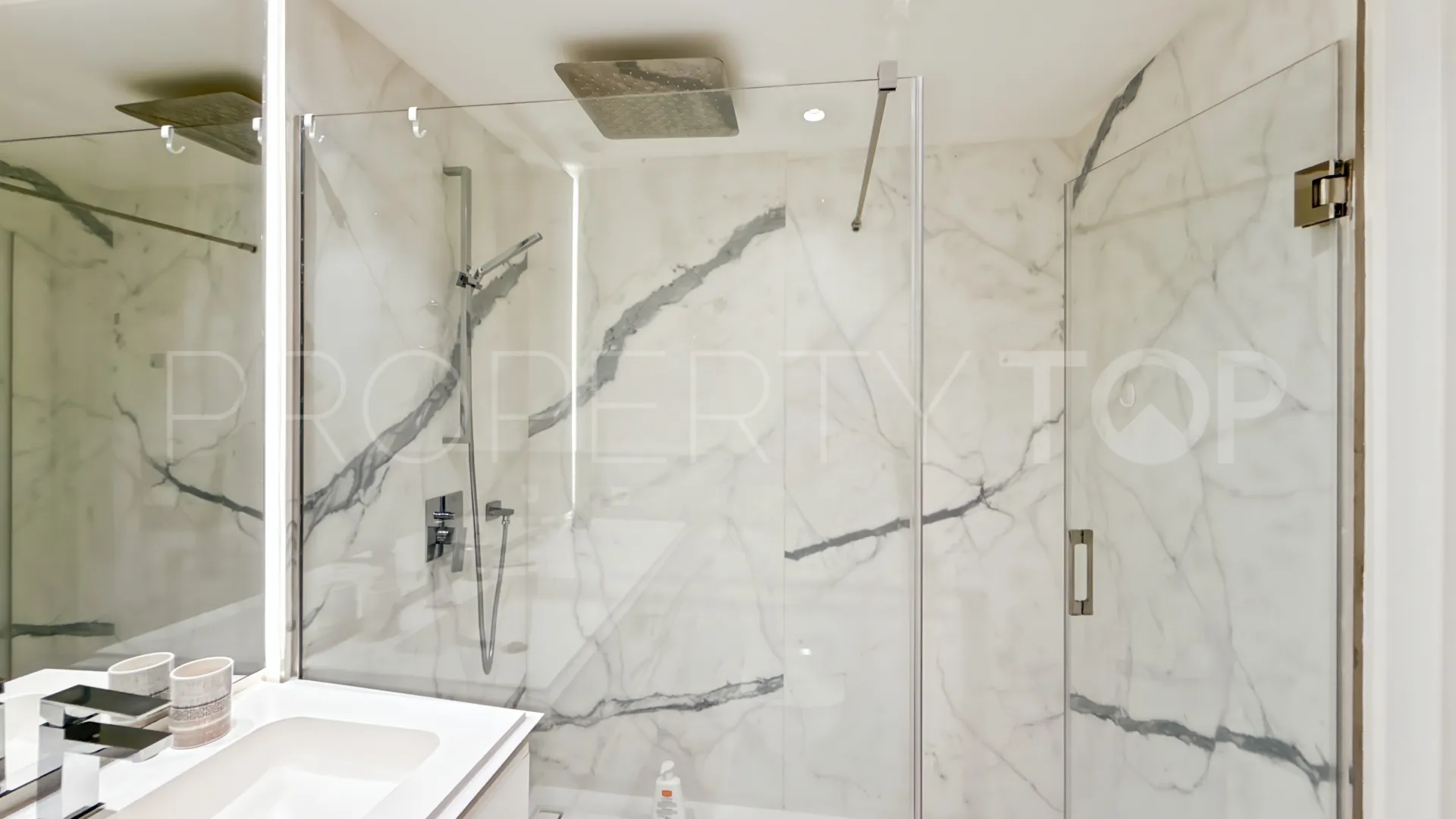 Apartment for sale in Estepona Puerto