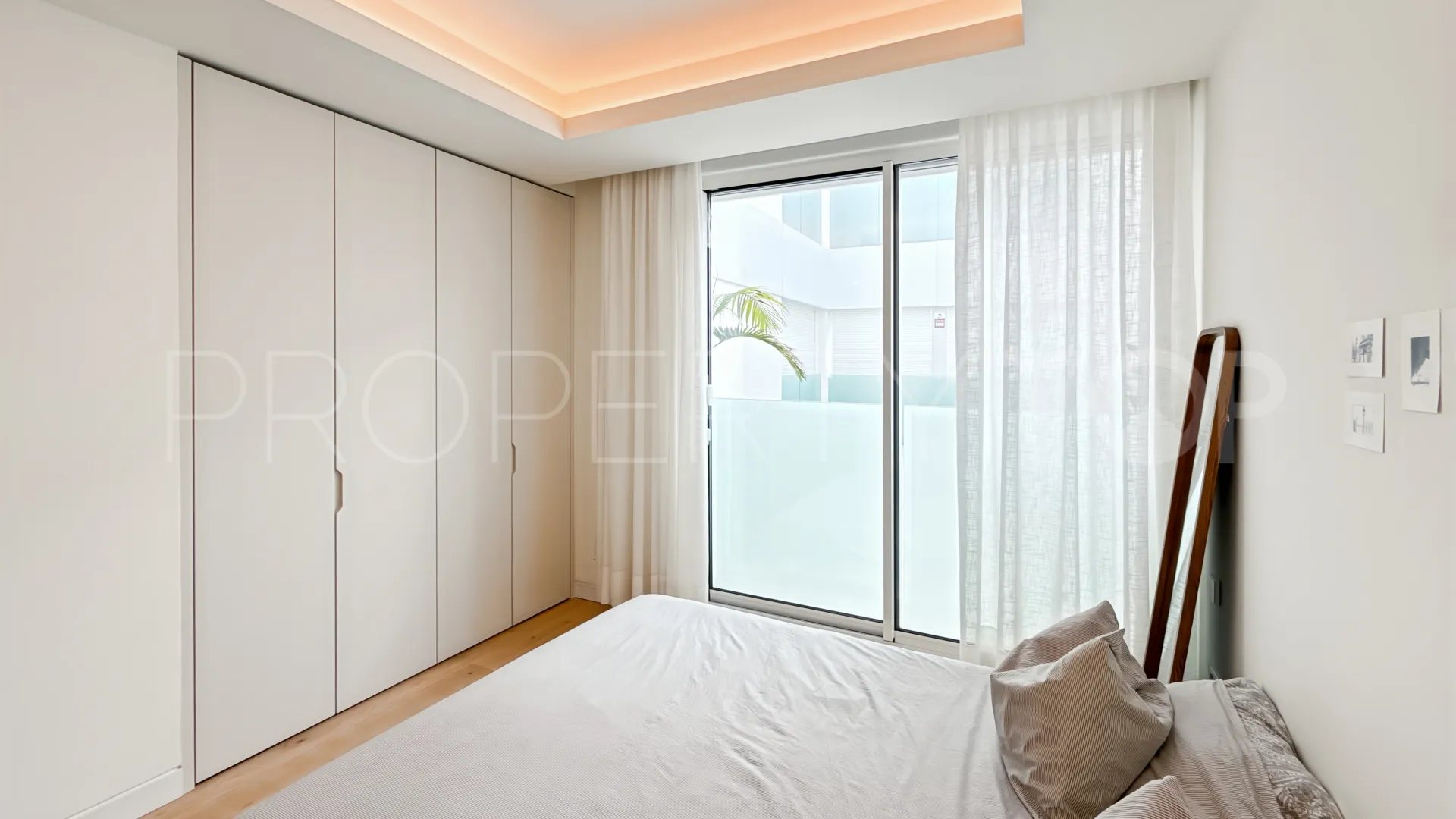 Apartment for sale in Estepona Puerto