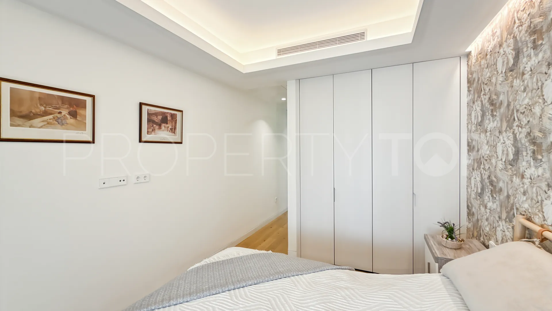 Apartment for sale in Estepona Puerto