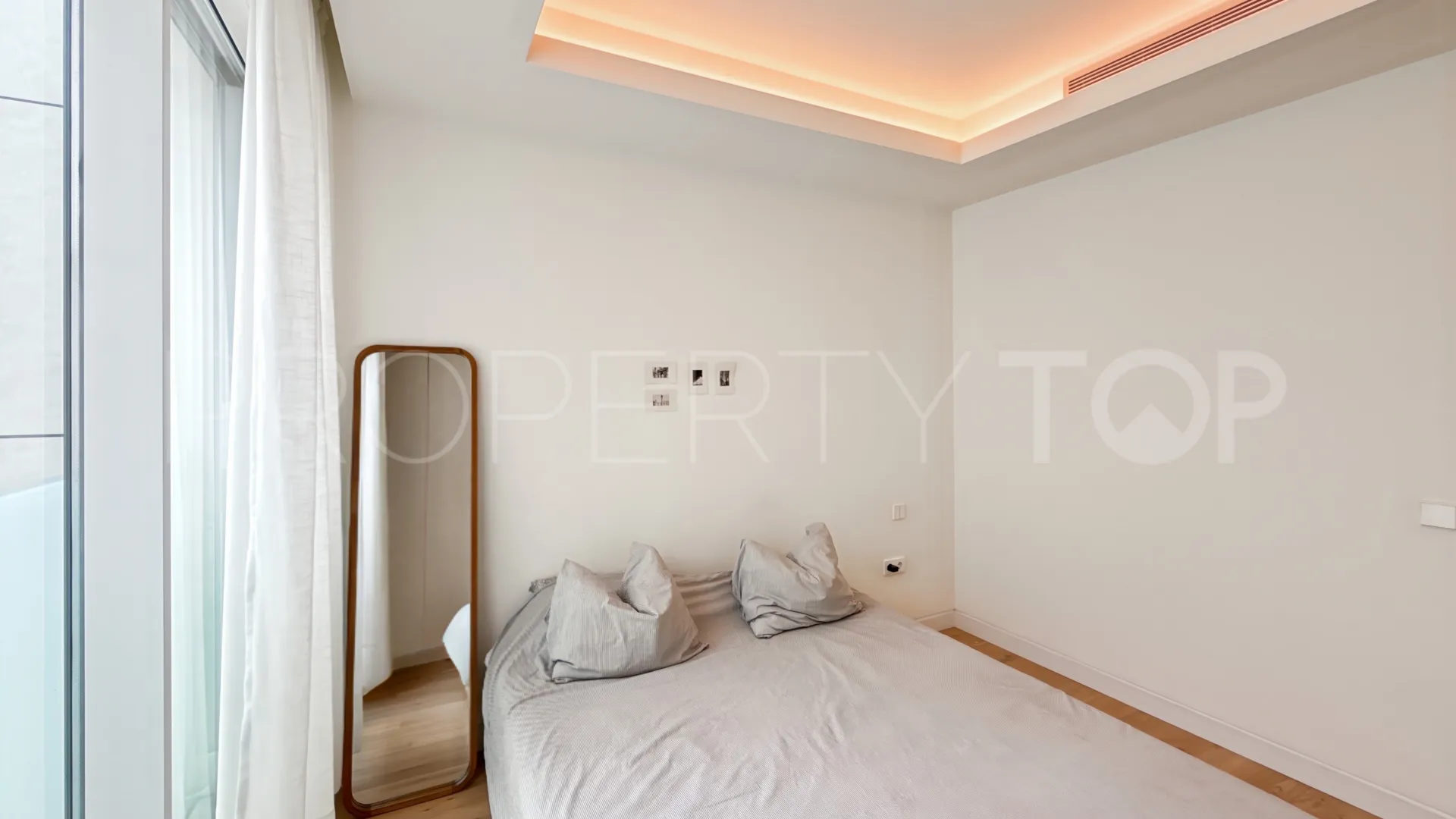 Apartment for sale in Estepona Puerto