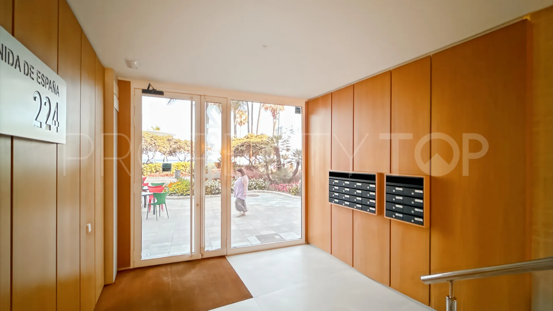 Apartment for sale in Estepona Puerto