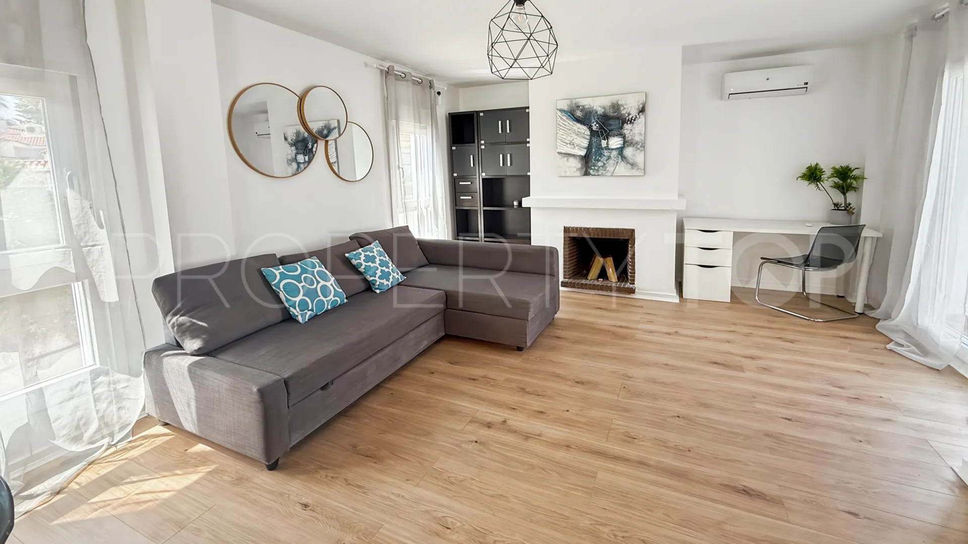 Se vende atico duplex en Elviria de 3 dormitorios
