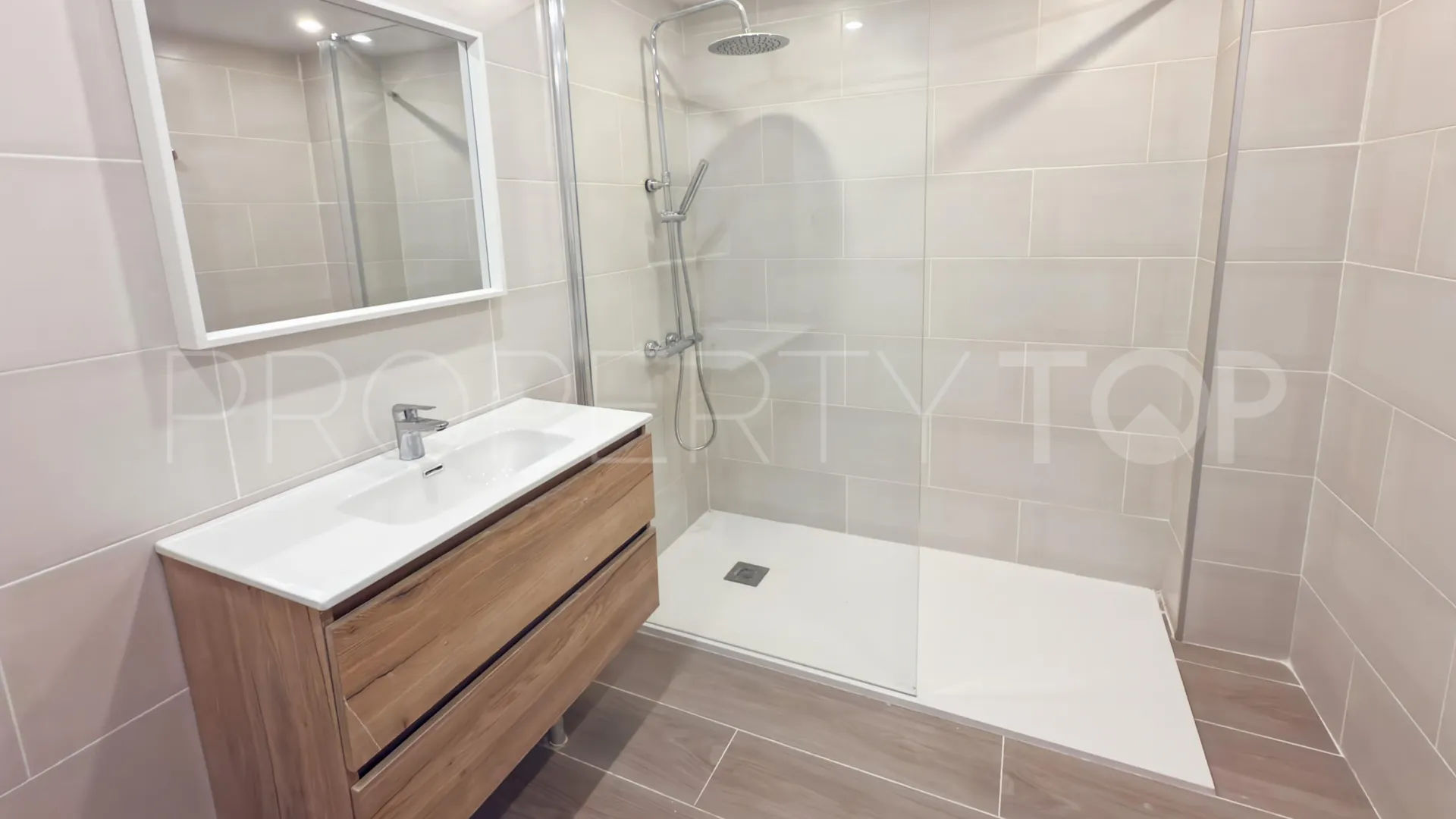 Se vende atico duplex en Elviria de 3 dormitorios
