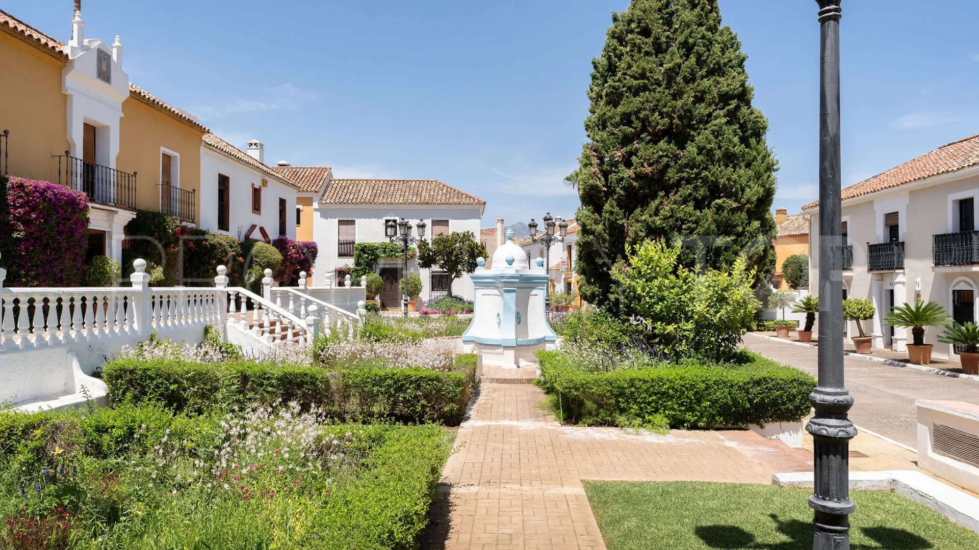 Comprar adosado de 3 dormitorios en Guadalmina Baja
