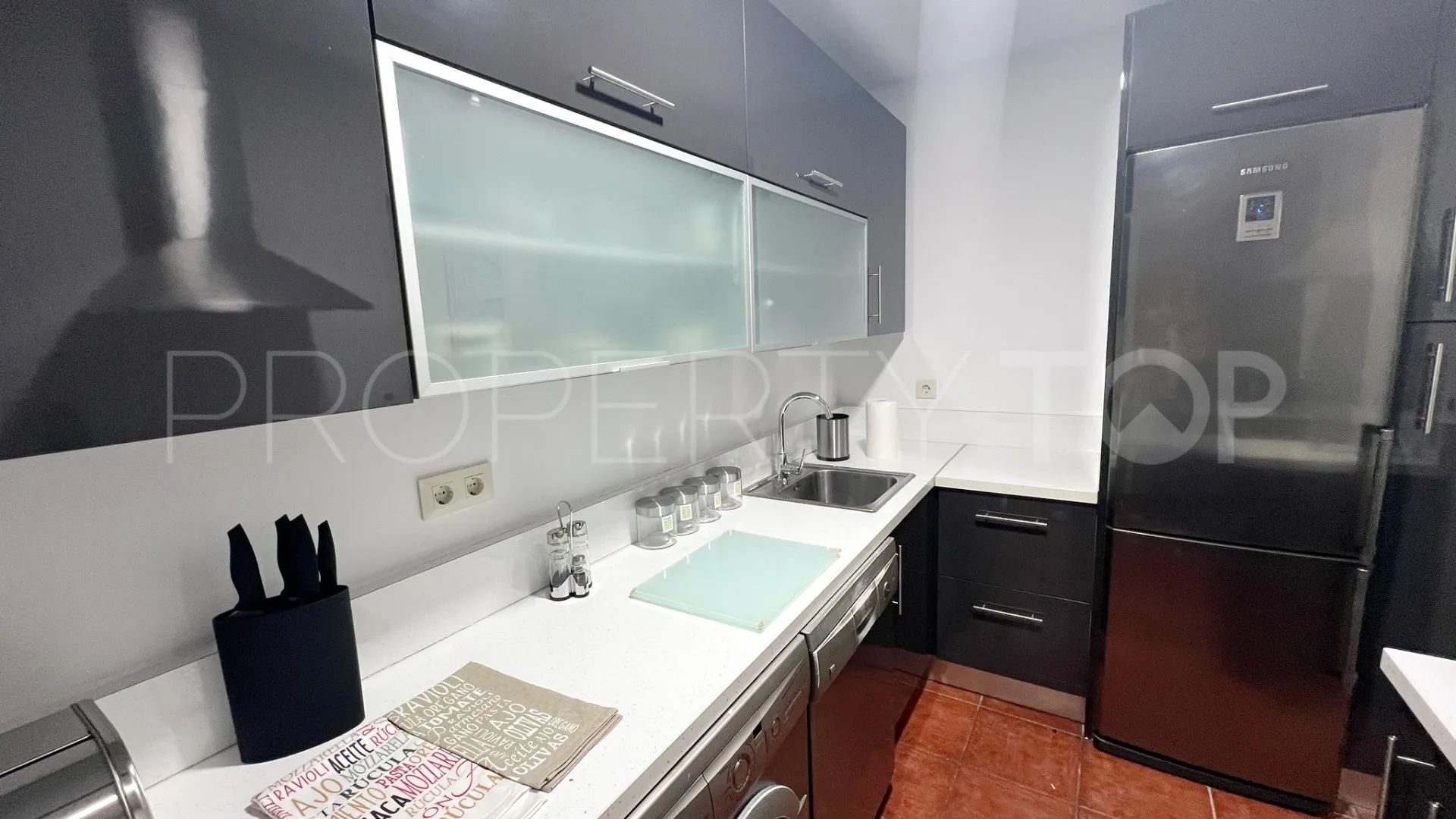 4 bedrooms apartment in Marbella City for sale