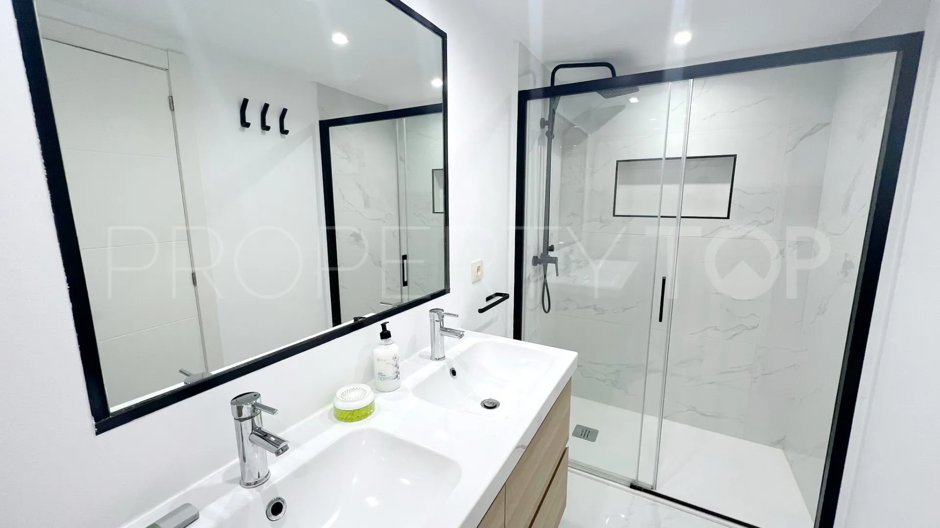 4 bedrooms apartment in Marbella City for sale
