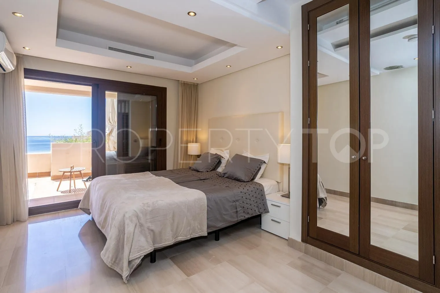 Duplex penthouse with 2 bedrooms for sale in Bahia de la Plata