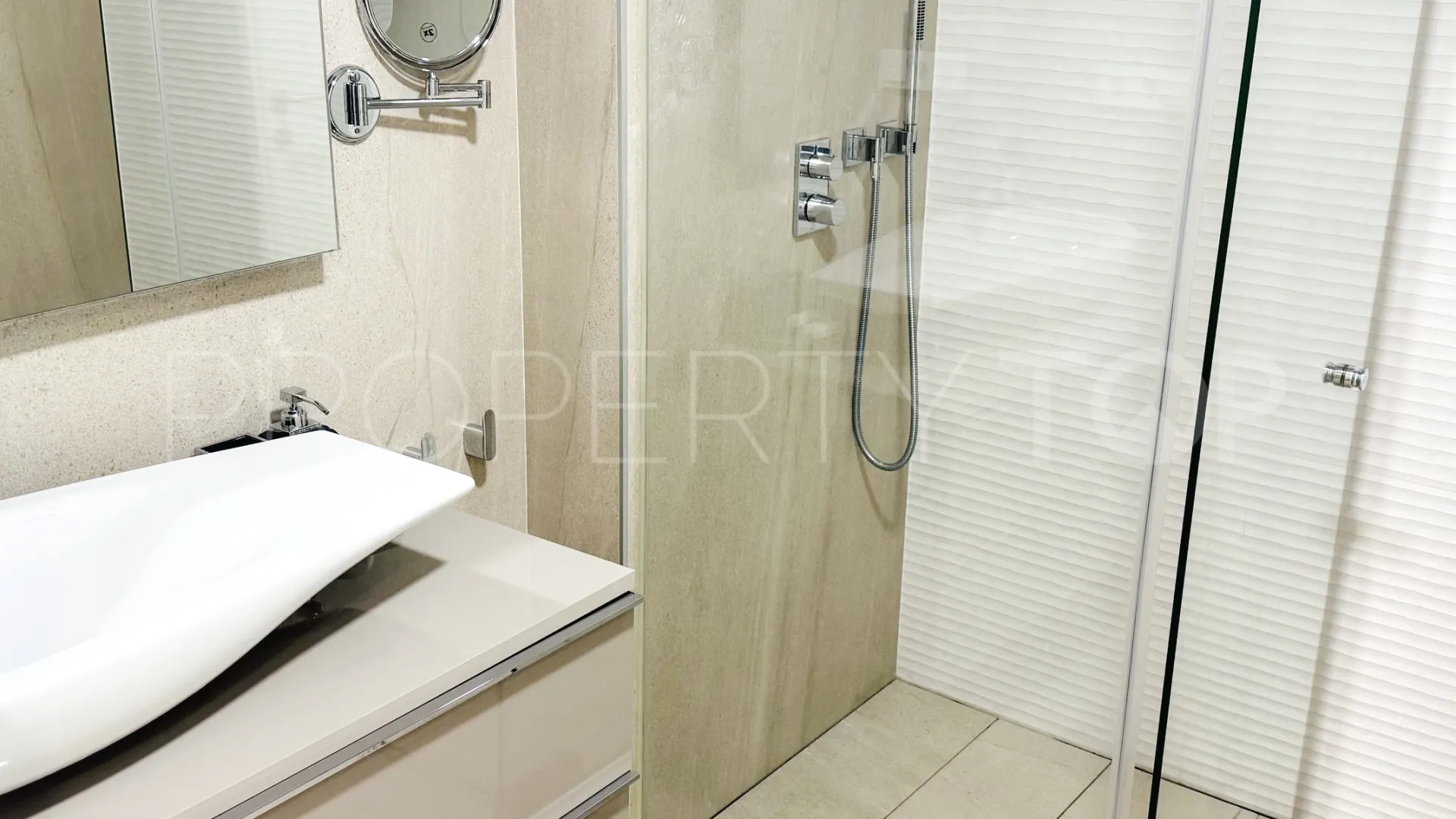 Buy 2 bedrooms ground floor apartment in The Edge