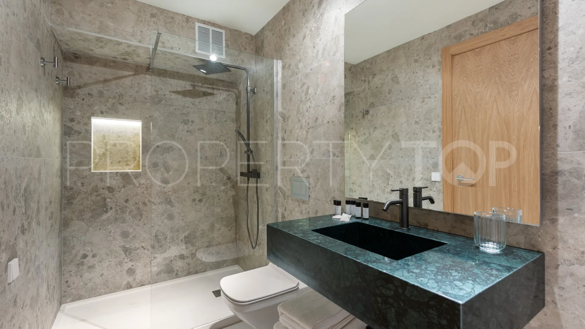 Apartamento con 2 dormitorios en venta en Marbella Centro
