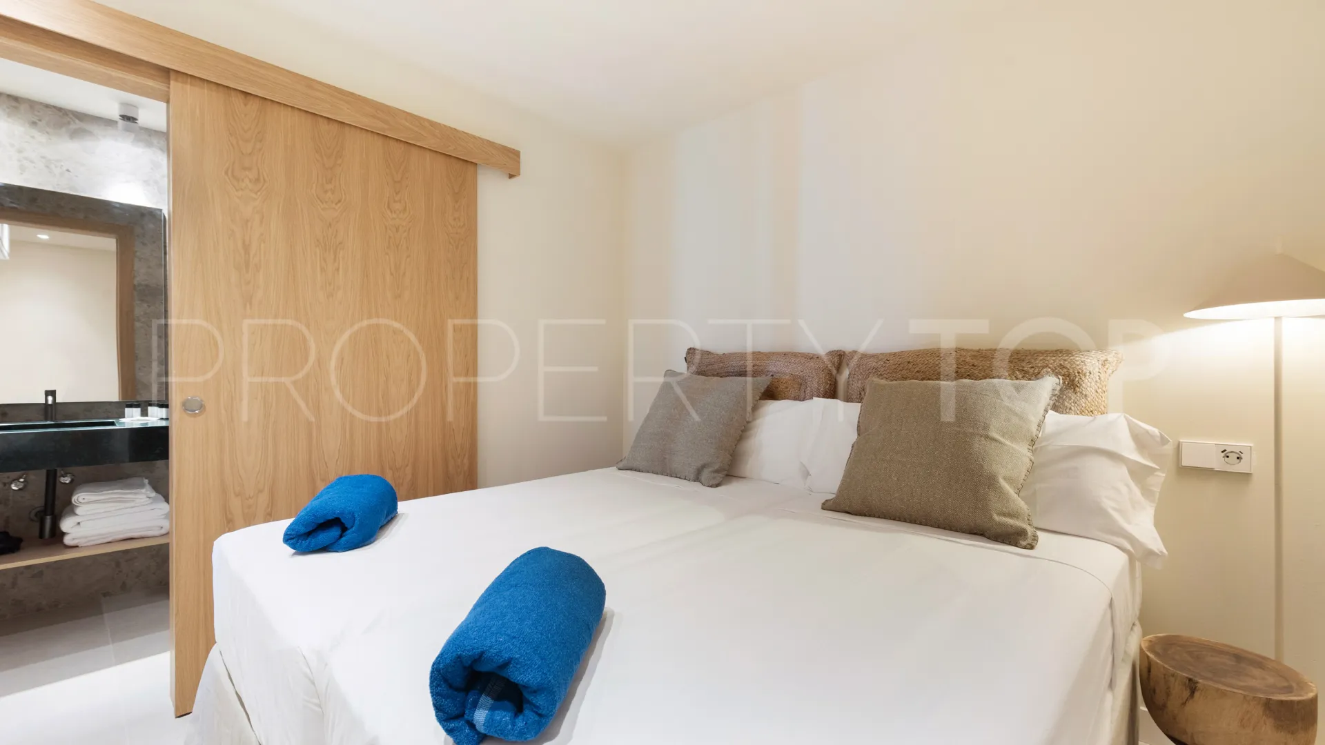 Apartamento con 2 dormitorios en venta en Marbella Centro