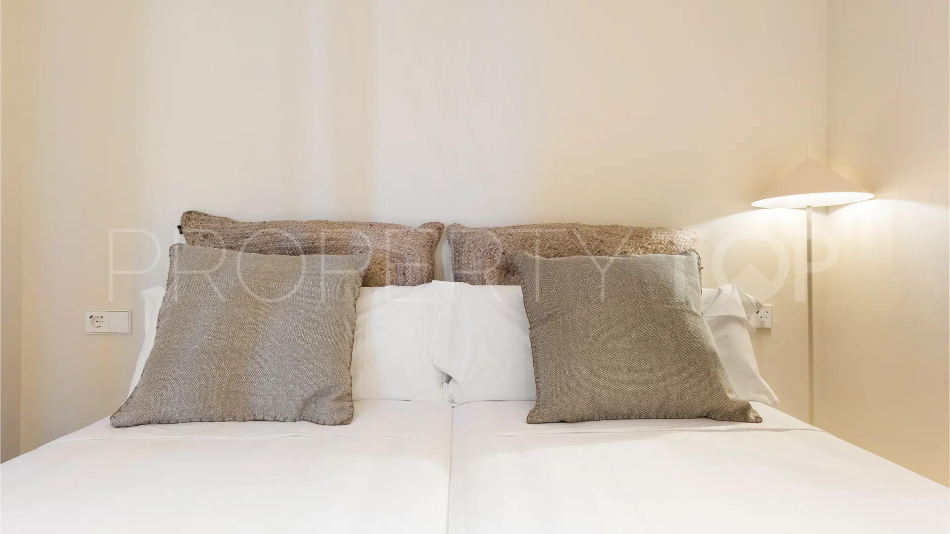 Apartamento con 2 dormitorios en venta en Marbella Centro