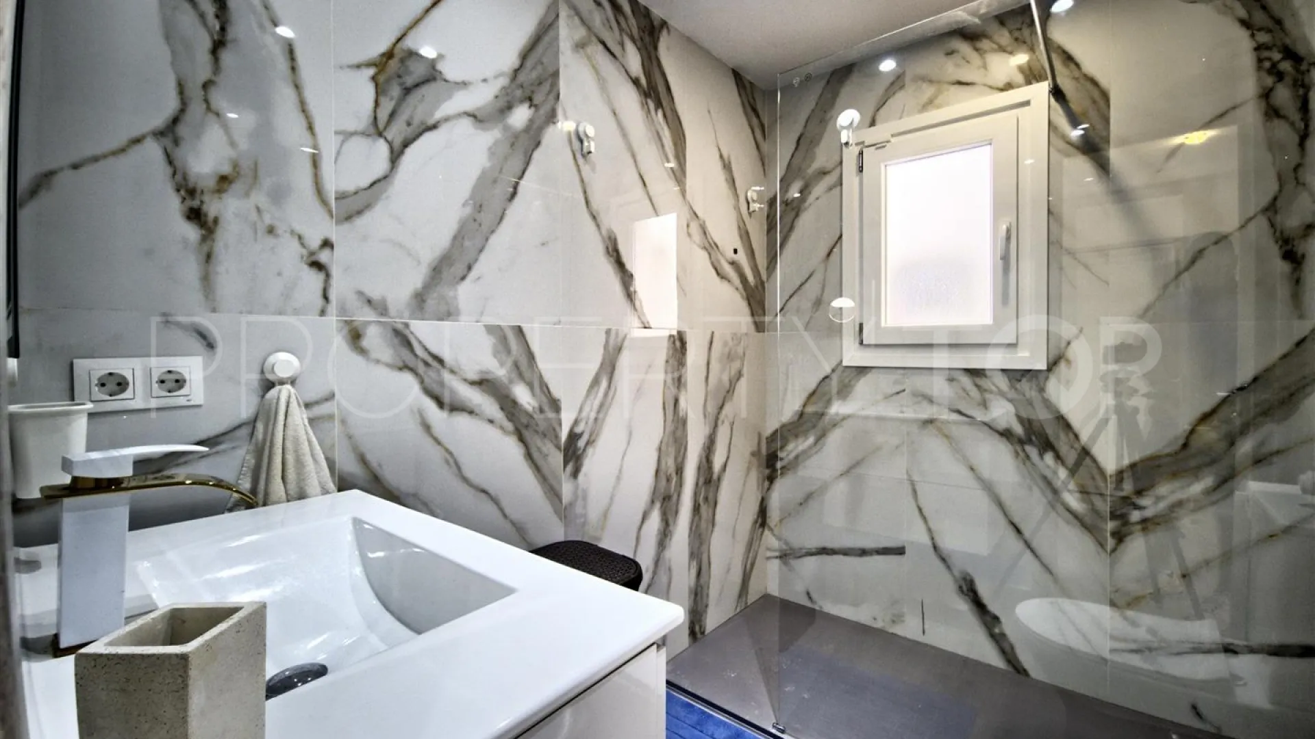 Buy Marbella Centro apartment with 2 bedrooms