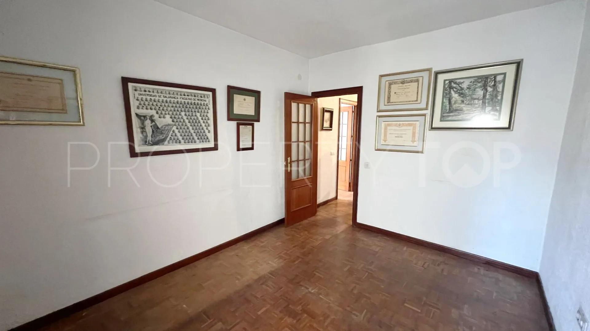 Apartamento en venta en Marbella Centro con 3 dormitorios