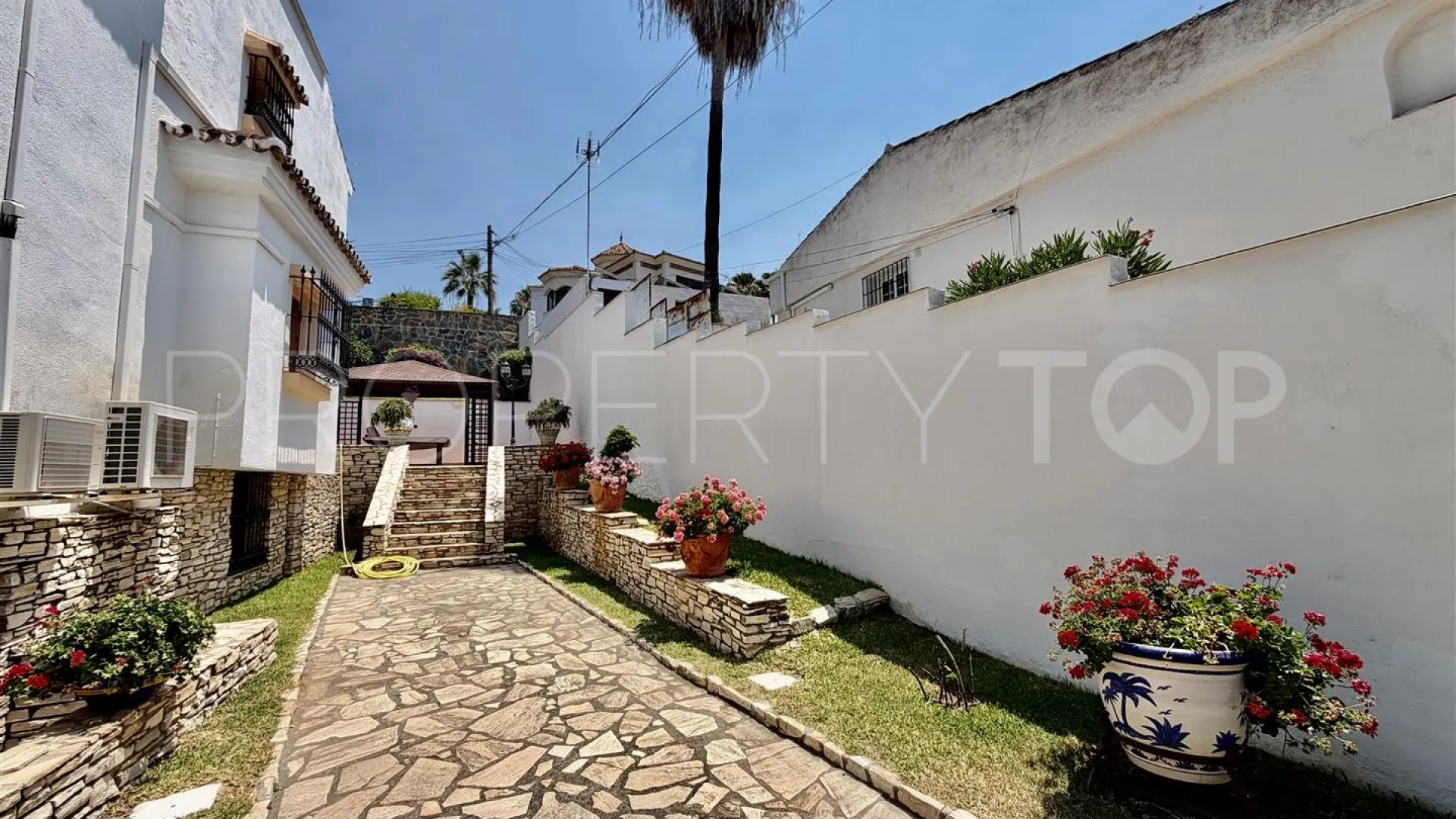 Pareado en venta en Nueva Andalucia con 3 dormitorios