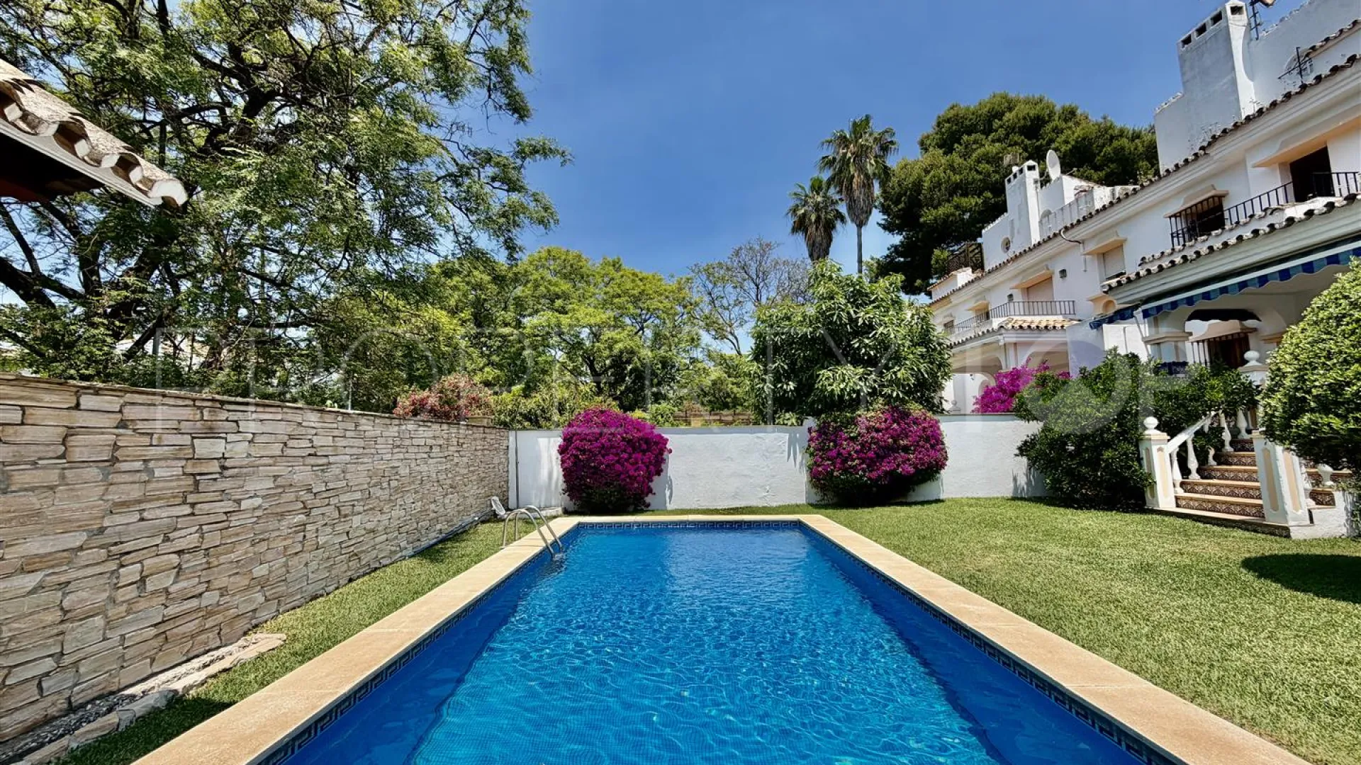 Pareado en venta en Nueva Andalucia con 3 dormitorios