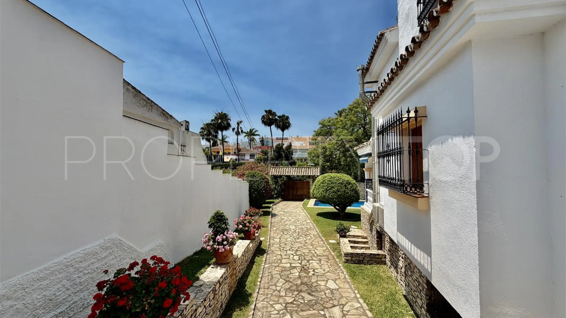 Pareado en venta en Nueva Andalucia con 3 dormitorios