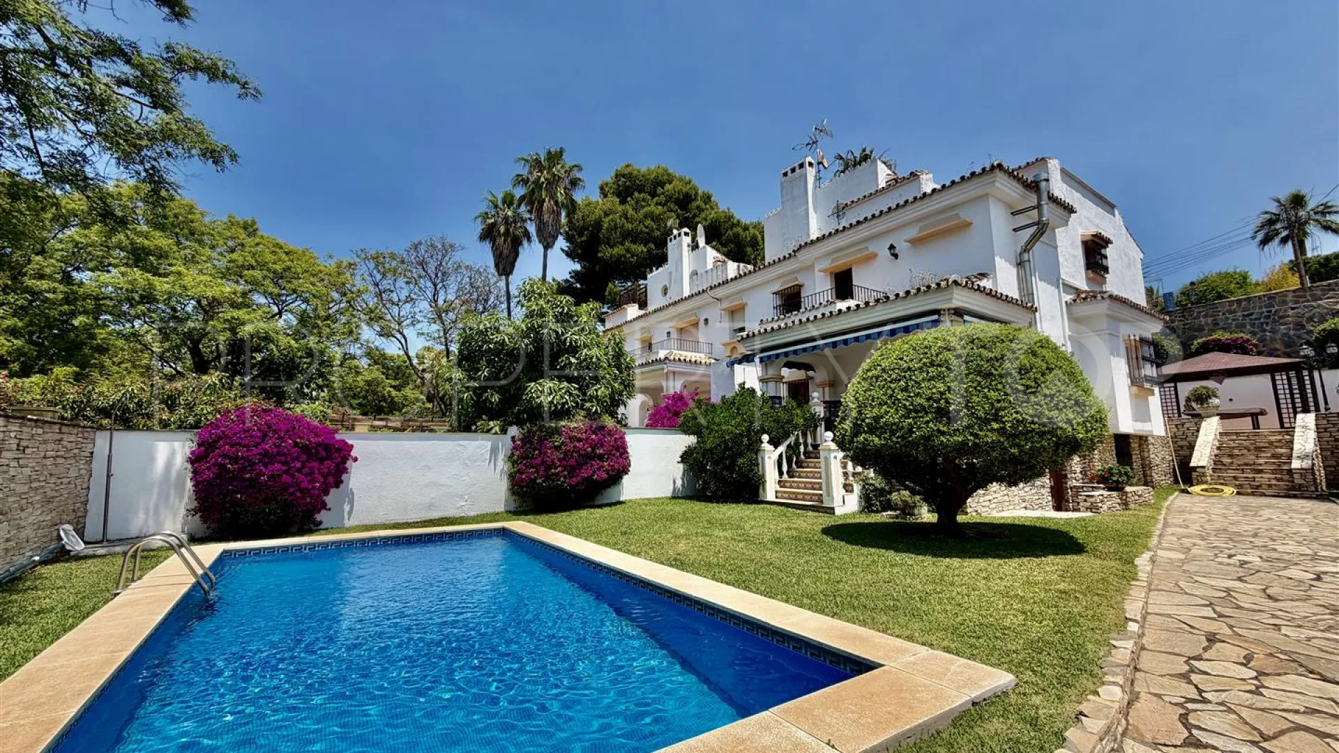 Pareado en venta en Nueva Andalucia con 3 dormitorios