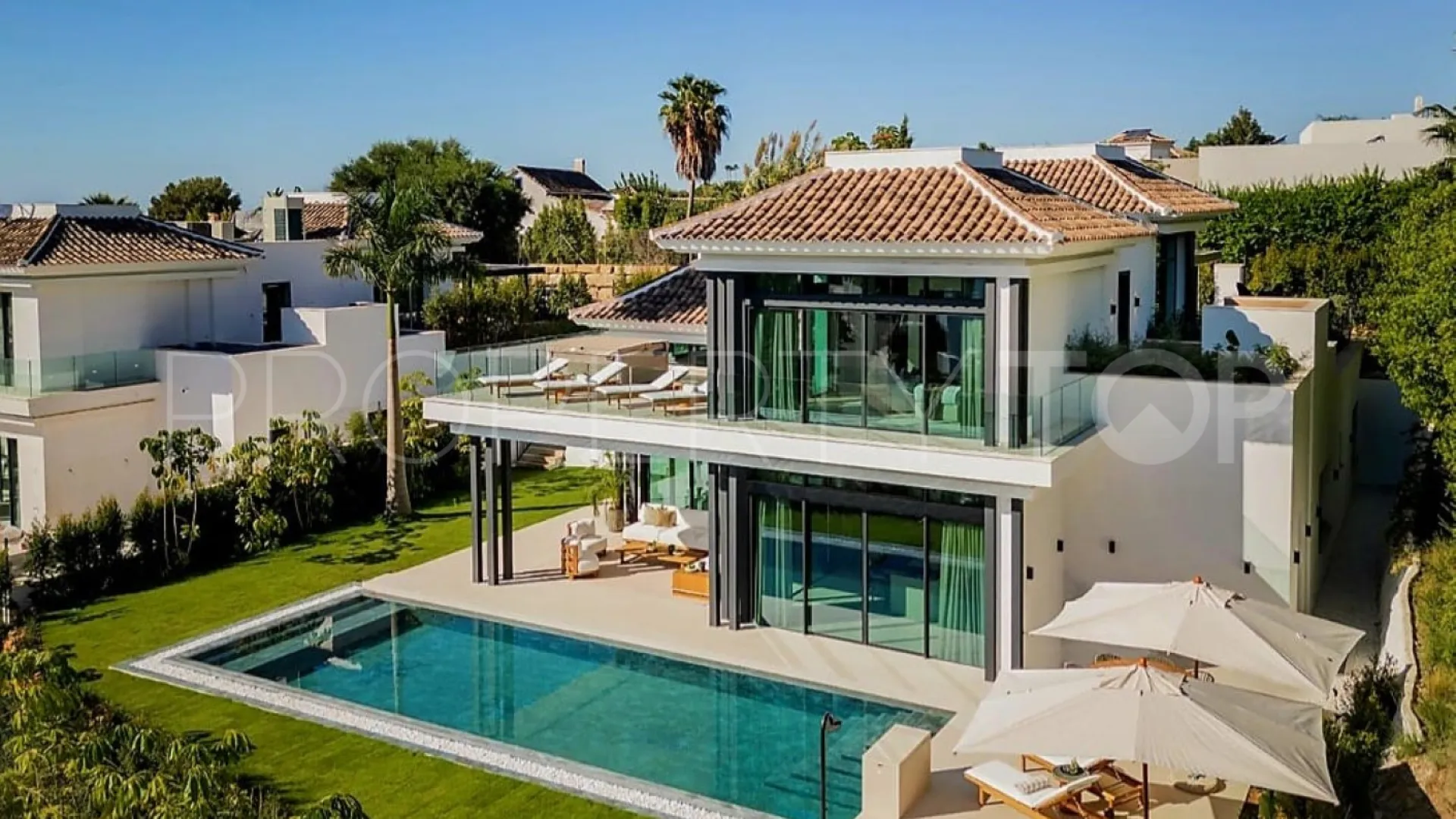 Villa for sale in Marbella Golden Mile with 4 bedrooms