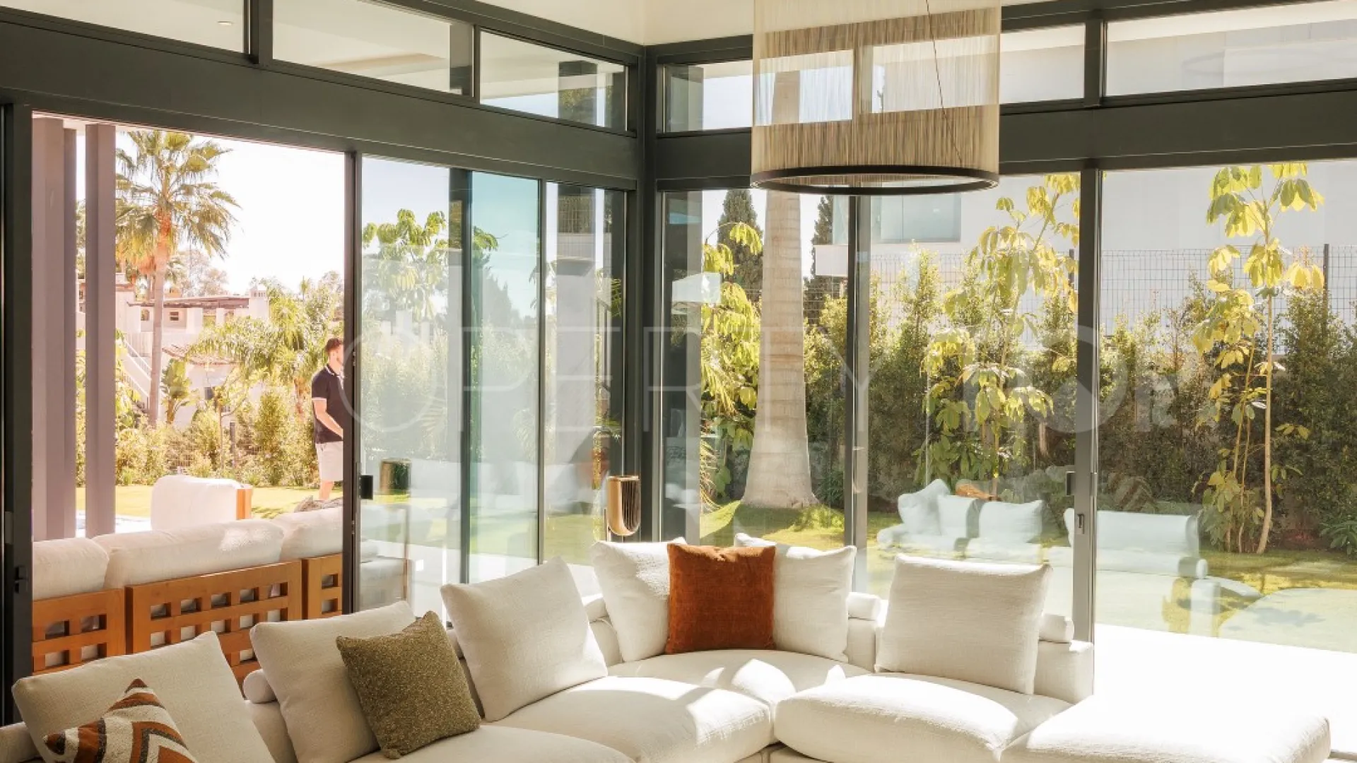 Villa for sale in Marbella Golden Mile with 4 bedrooms