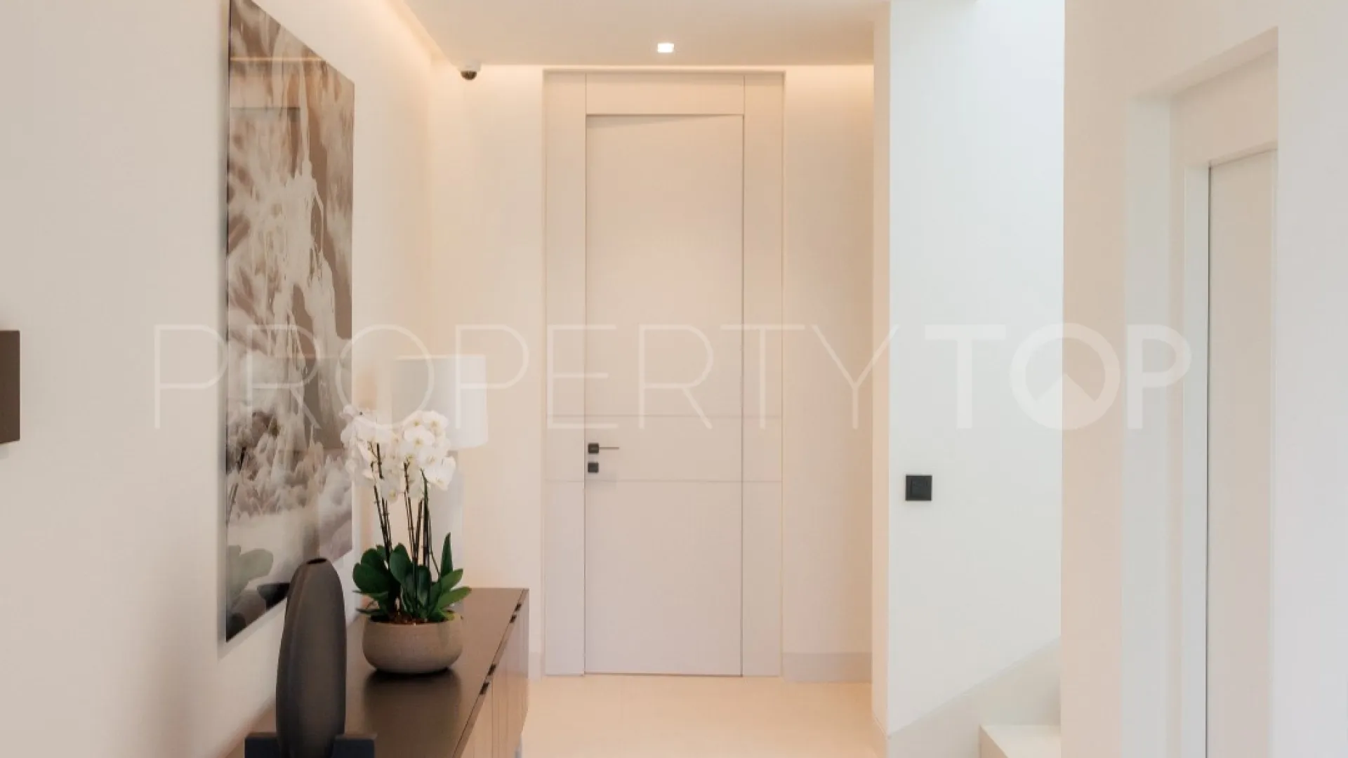 Villa for sale in Marbella Golden Mile with 4 bedrooms