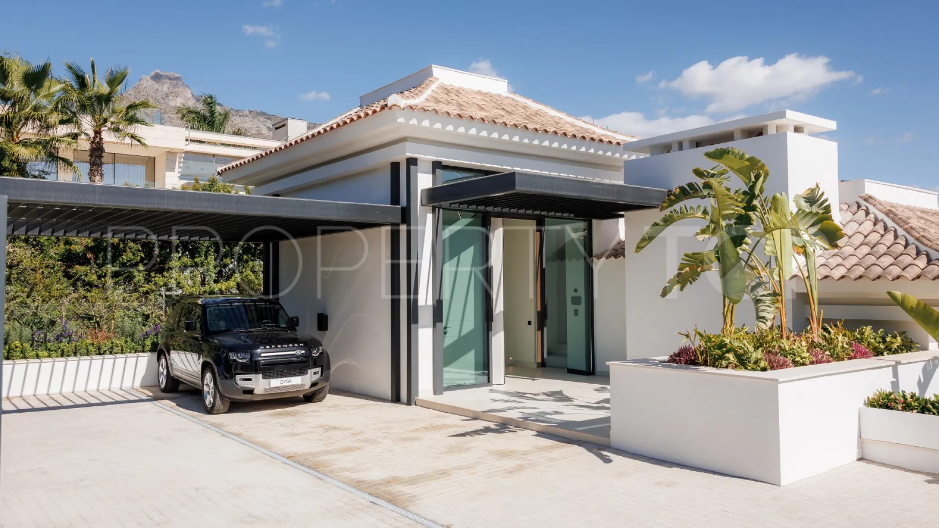 Villa for sale in Marbella Golden Mile with 4 bedrooms