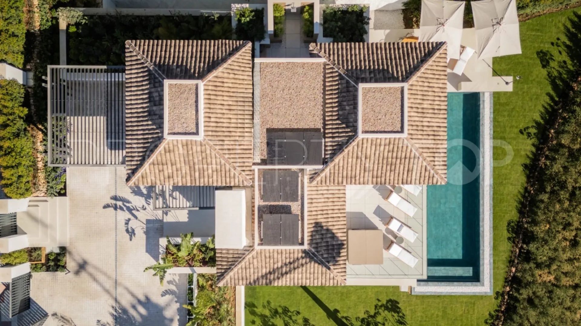 Villa for sale in Marbella Golden Mile with 4 bedrooms