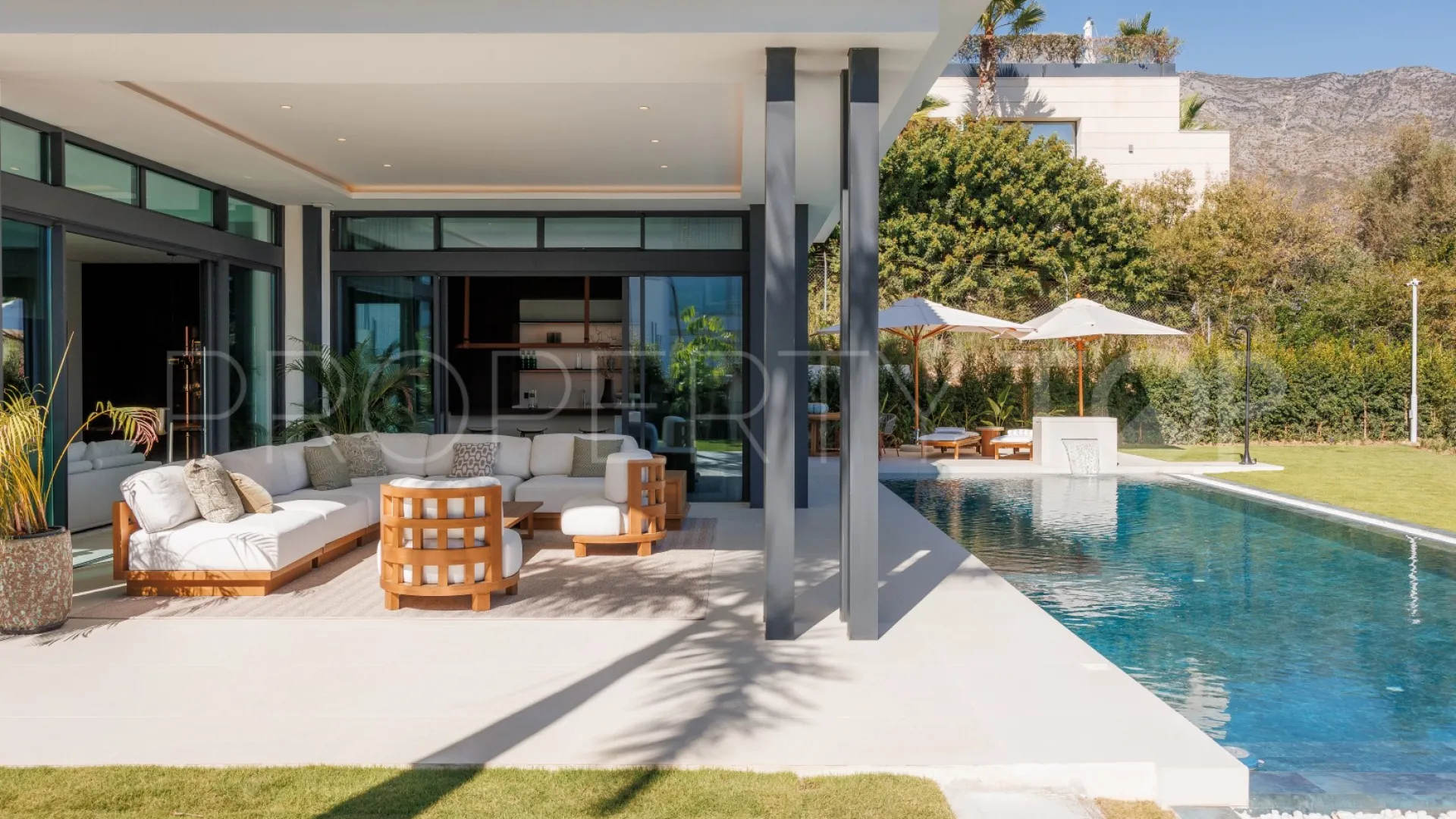 Villa for sale in Marbella Golden Mile with 4 bedrooms