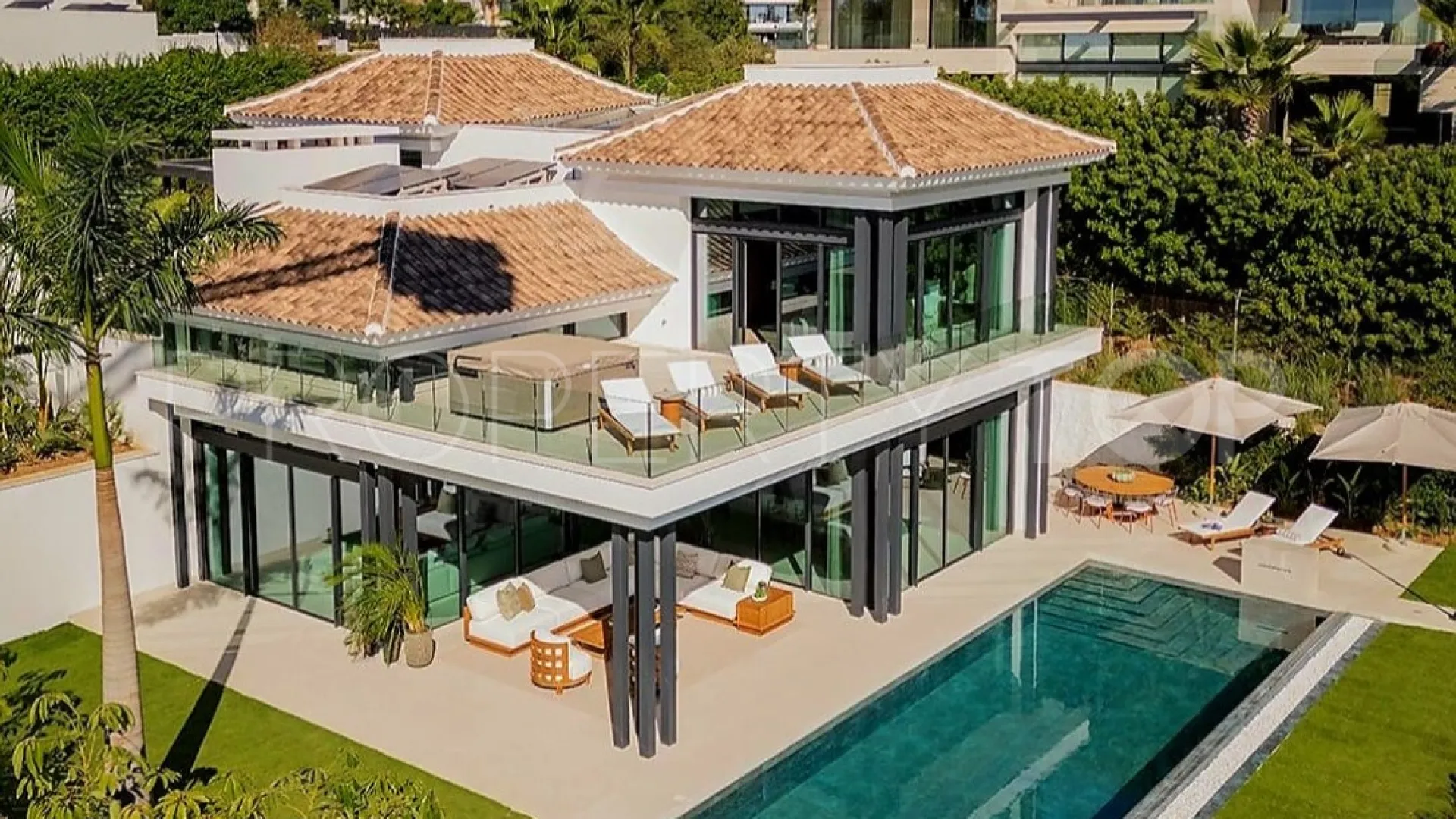 Villa for sale in Marbella Golden Mile with 4 bedrooms