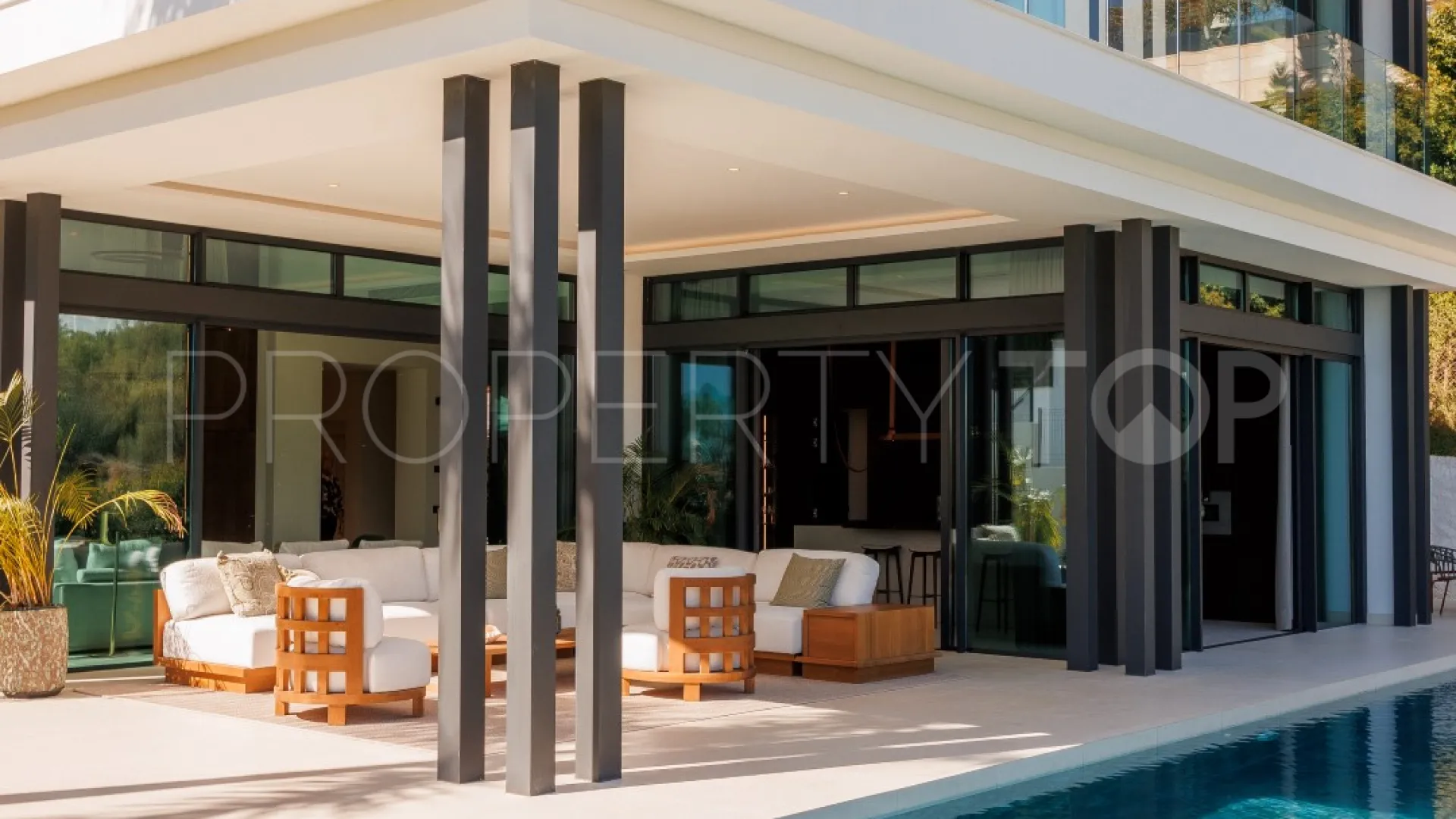 Villa for sale in Marbella Golden Mile with 4 bedrooms
