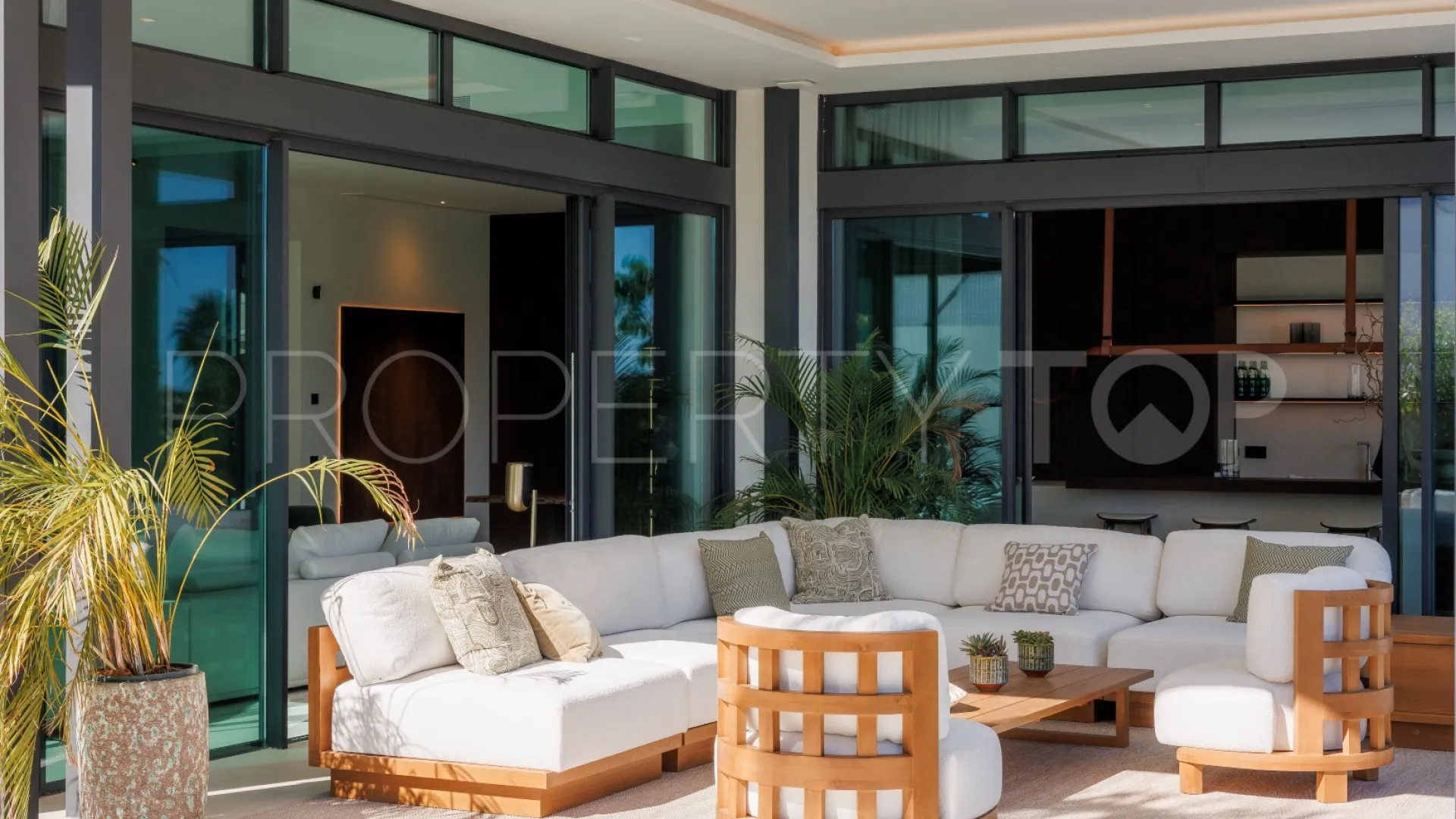 Villa for sale in Marbella Golden Mile with 4 bedrooms