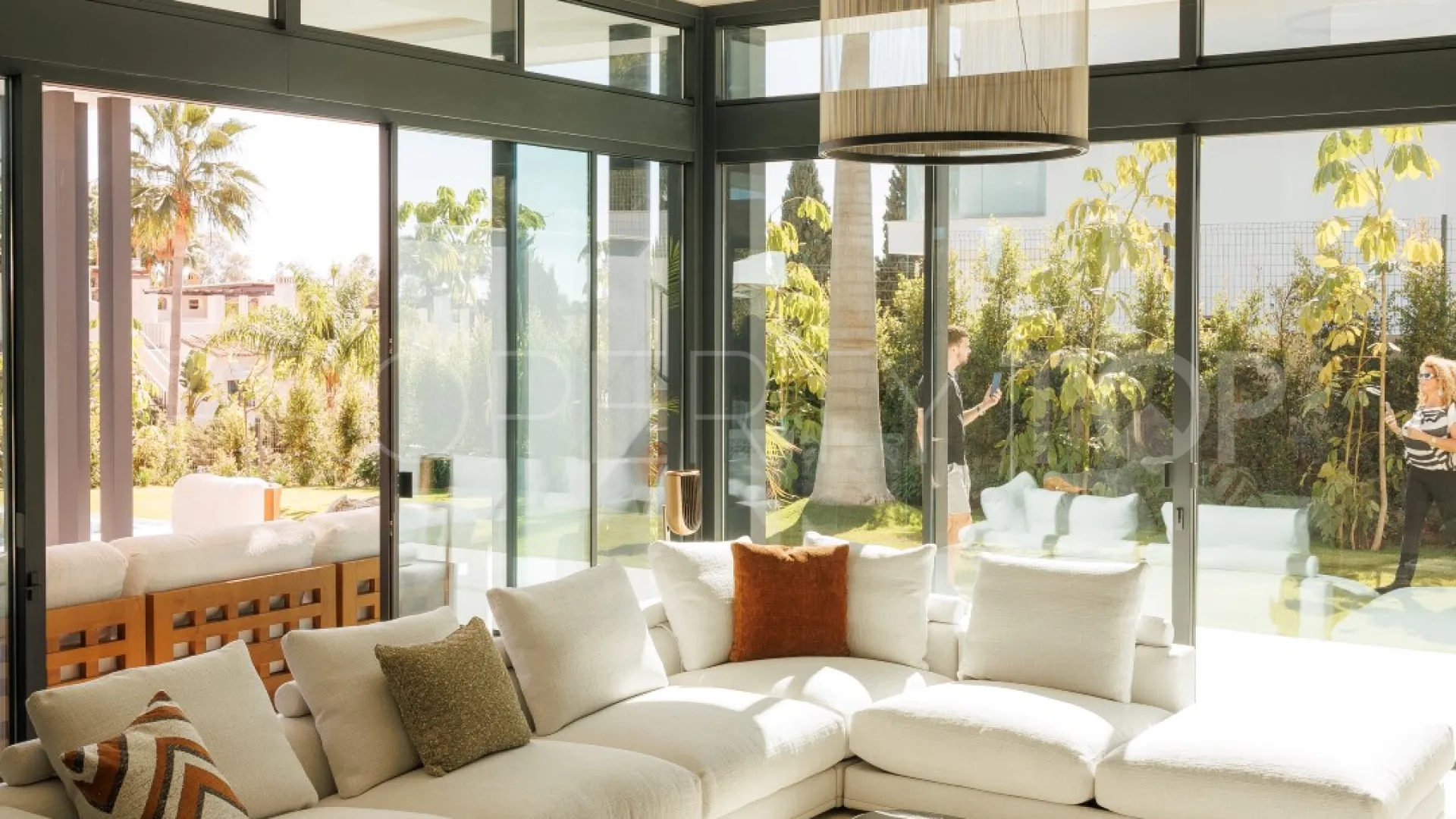 Villa for sale in Marbella Golden Mile with 4 bedrooms