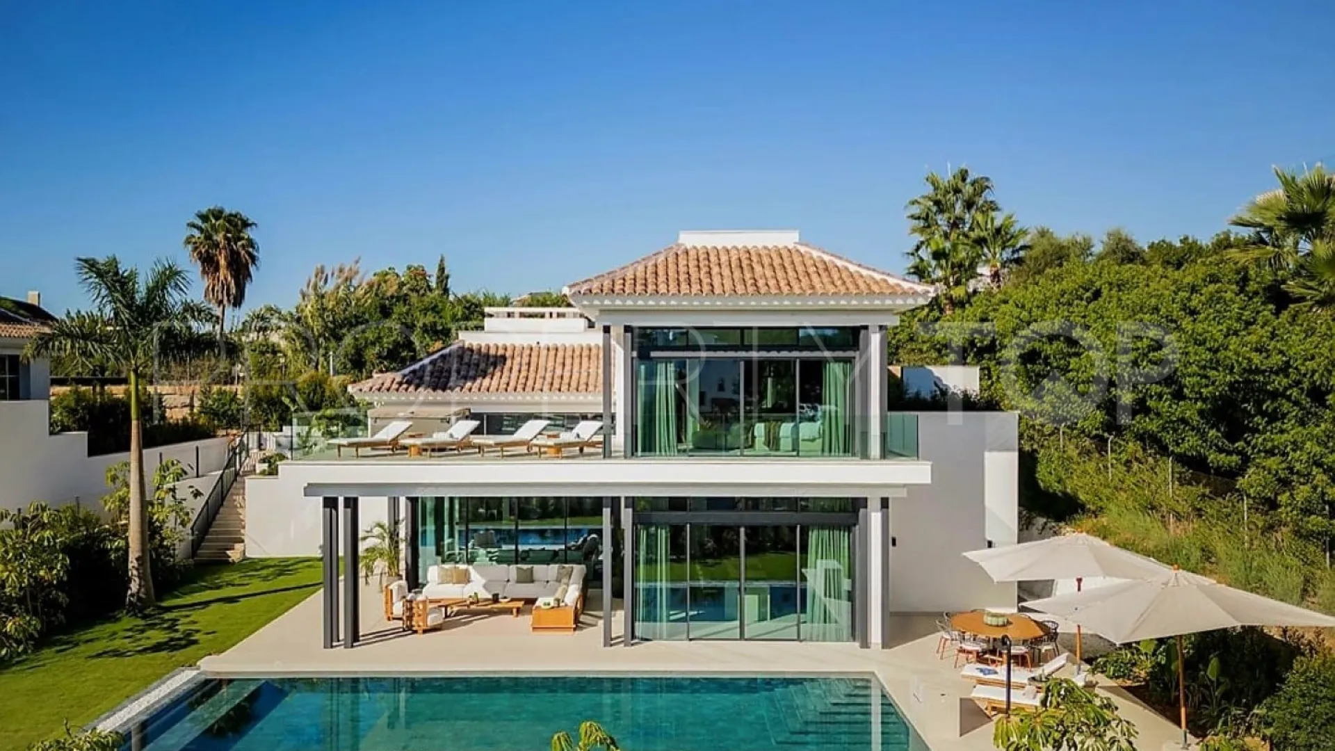 Villa for sale in Marbella Golden Mile with 4 bedrooms