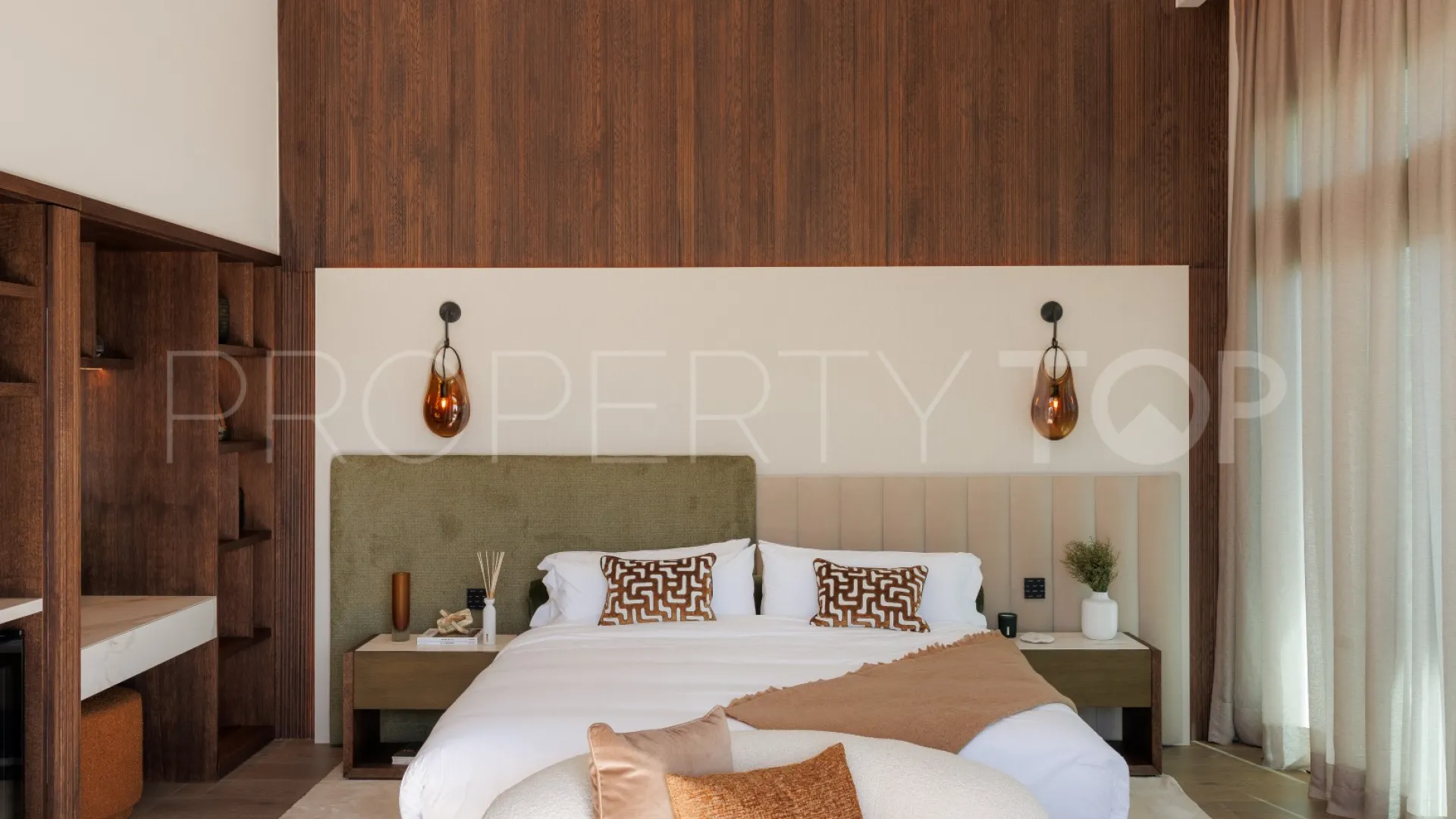 Villa for sale in Marbella Golden Mile with 4 bedrooms