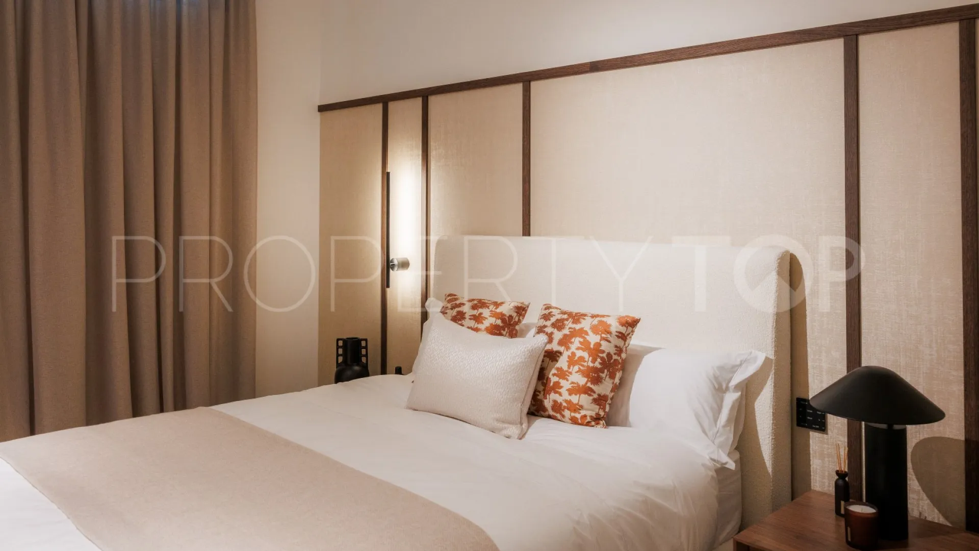 Villa for sale in Marbella Golden Mile with 4 bedrooms
