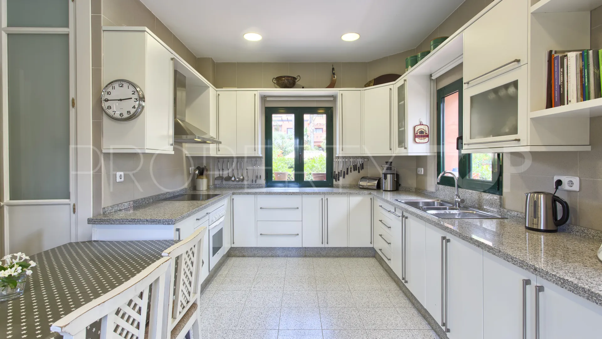 Altos de Puente Romano 5 bedrooms villa for sale