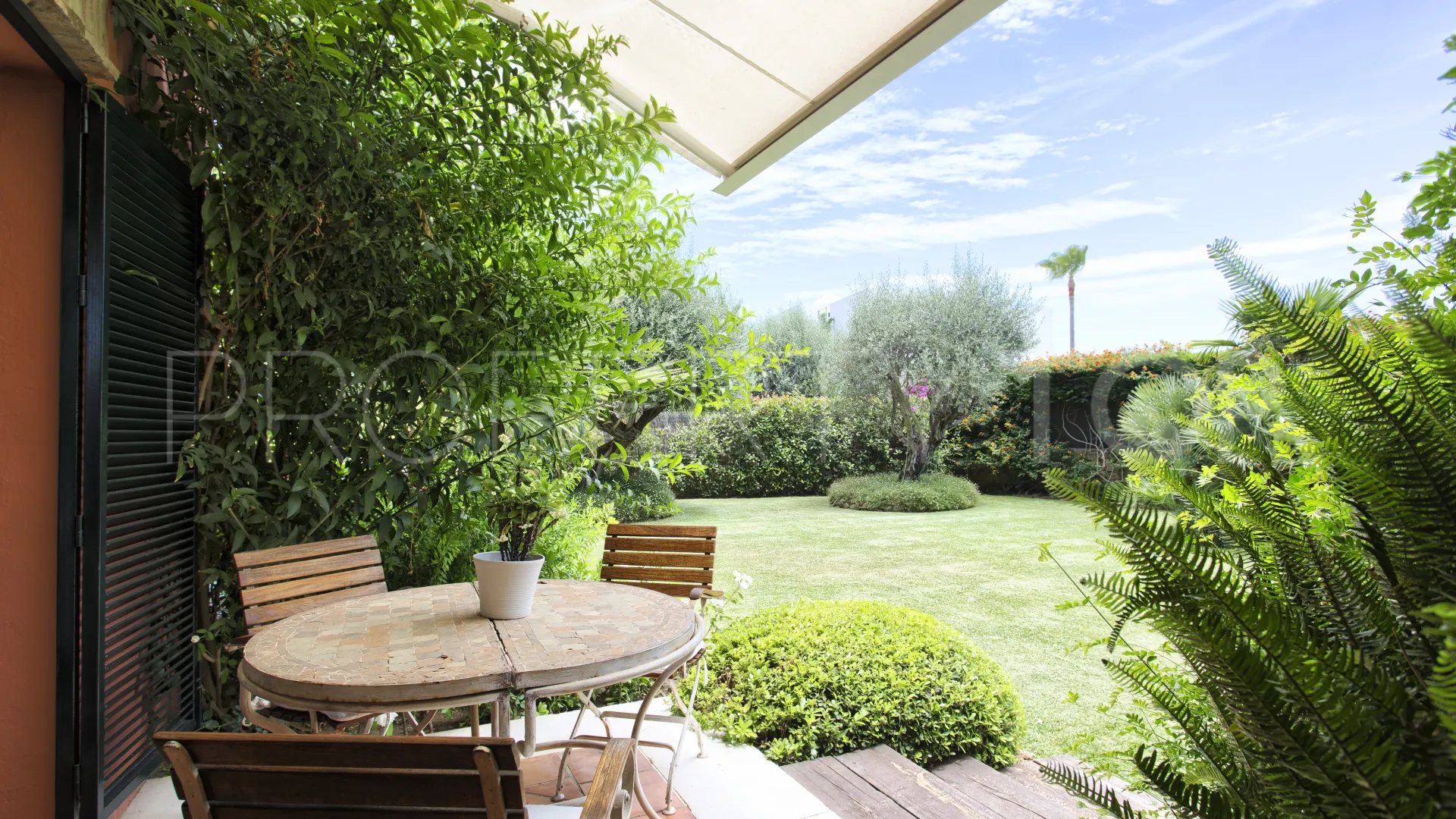 Altos de Puente Romano 5 bedrooms villa for sale