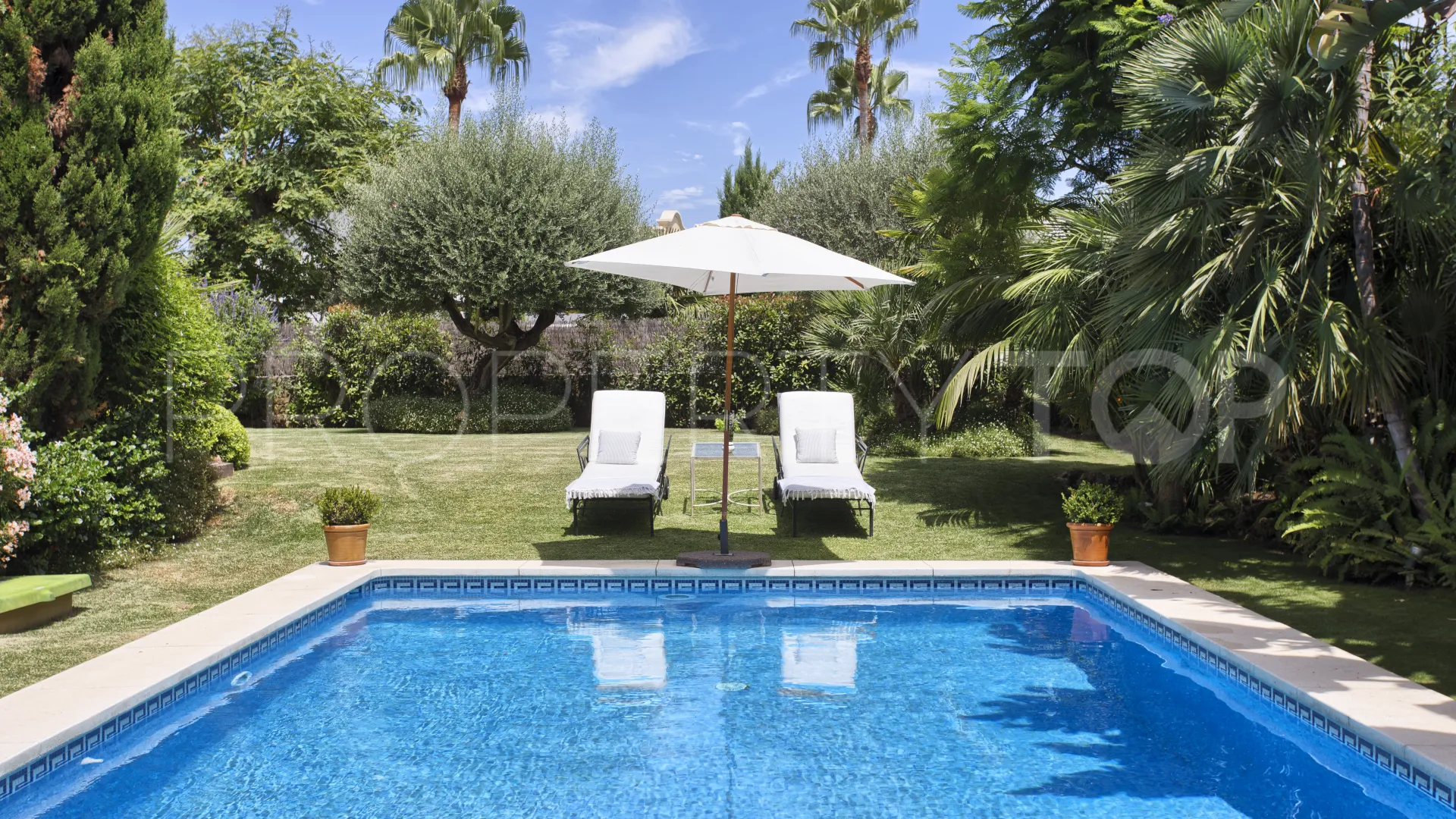 Altos de Puente Romano 5 bedrooms villa for sale