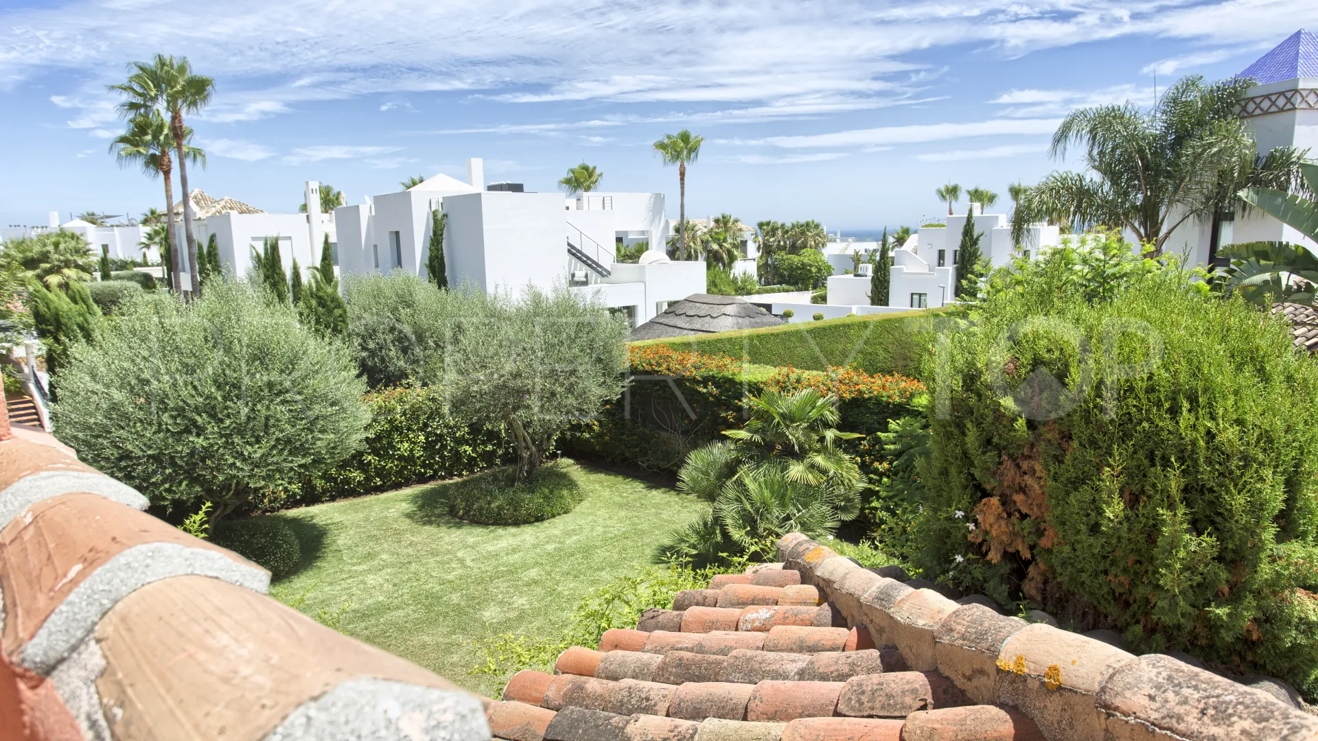 Altos de Puente Romano 5 bedrooms villa for sale