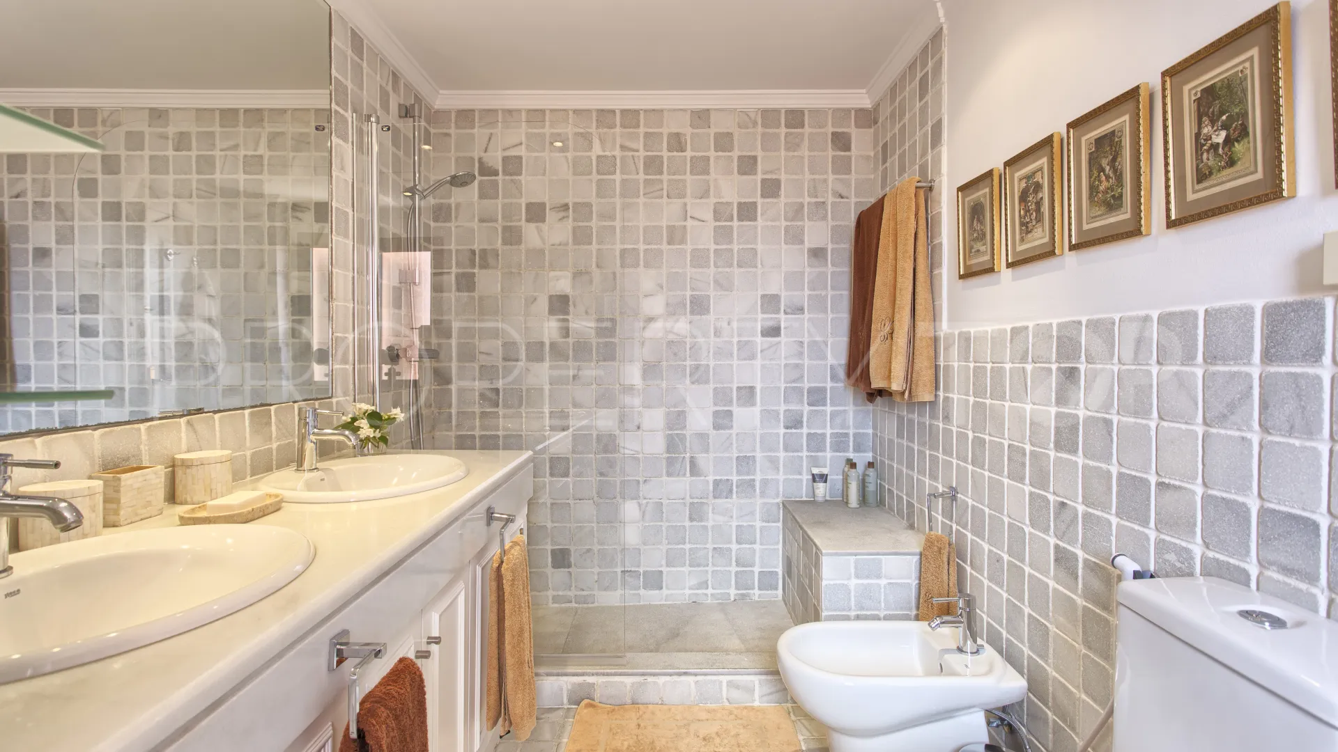 Altos de Puente Romano 5 bedrooms villa for sale