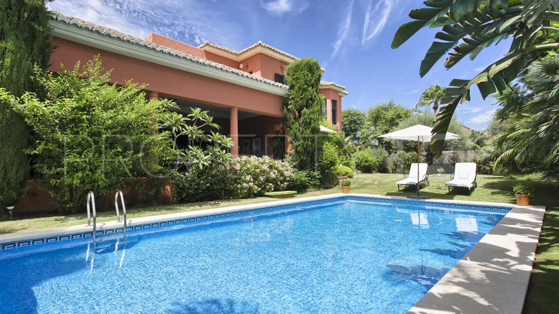 Altos de Puente Romano 5 bedrooms villa for sale