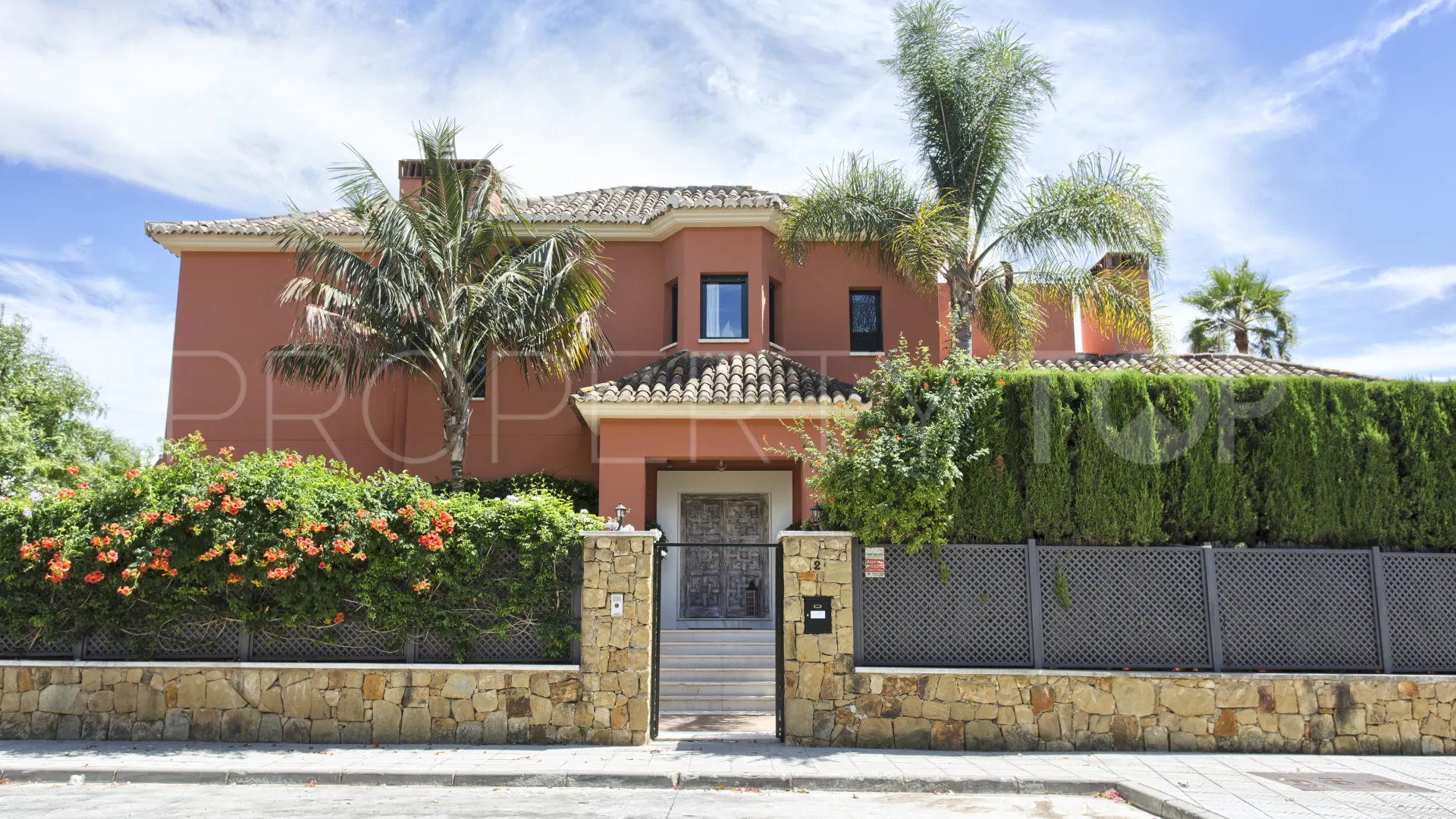 Altos de Puente Romano 5 bedrooms villa for sale