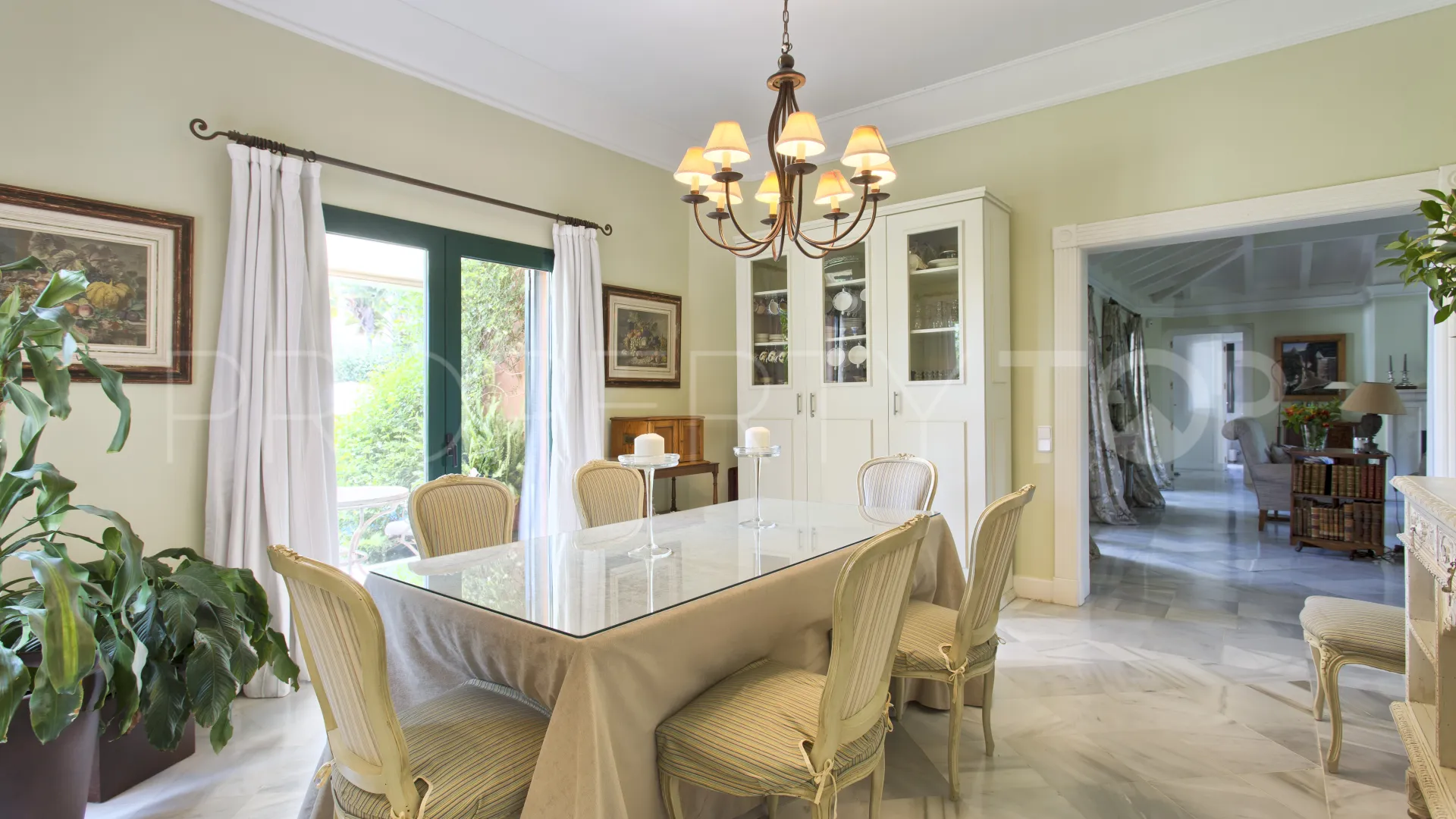 Altos de Puente Romano 5 bedrooms villa for sale