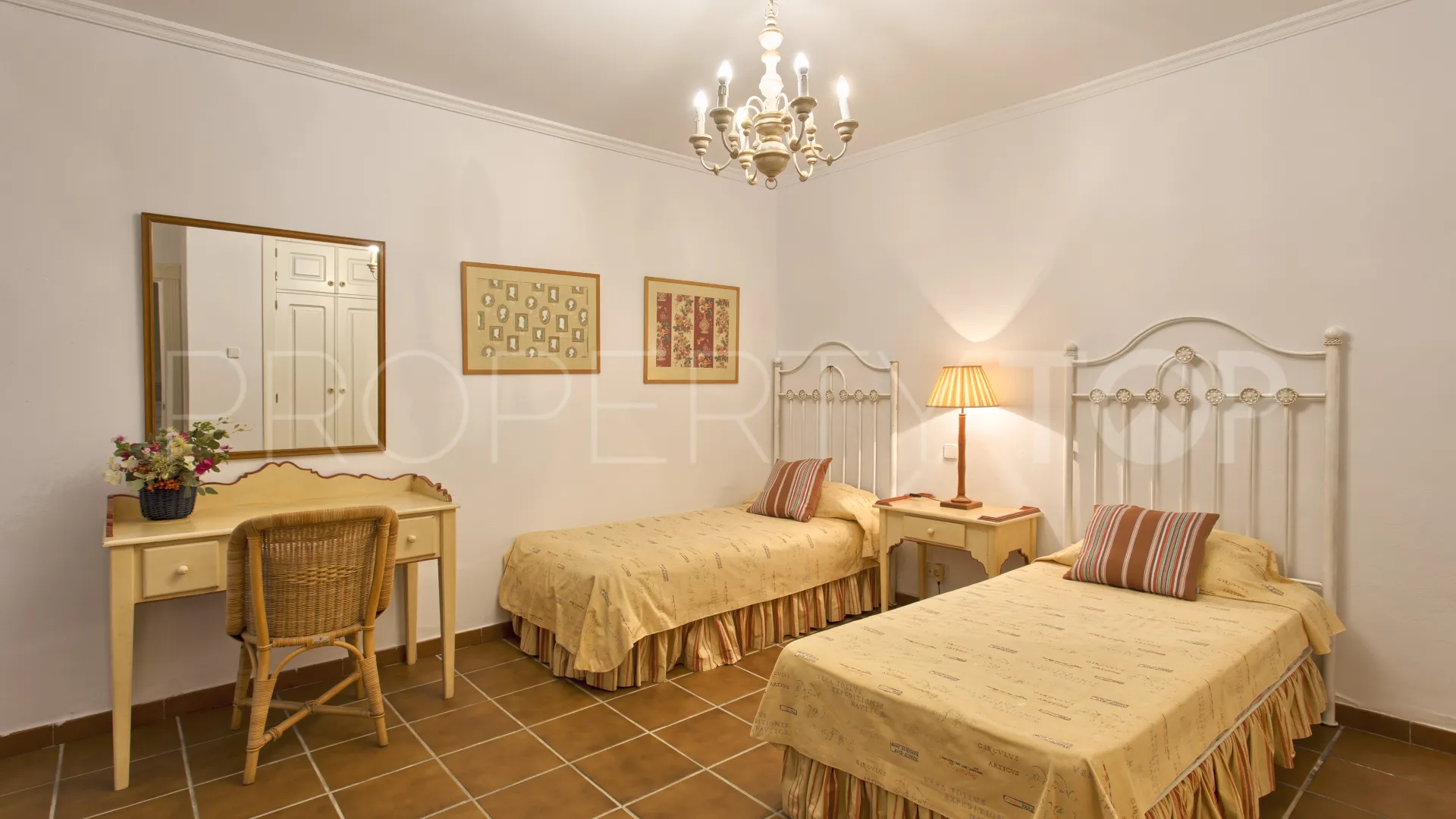 Altos de Puente Romano 5 bedrooms villa for sale
